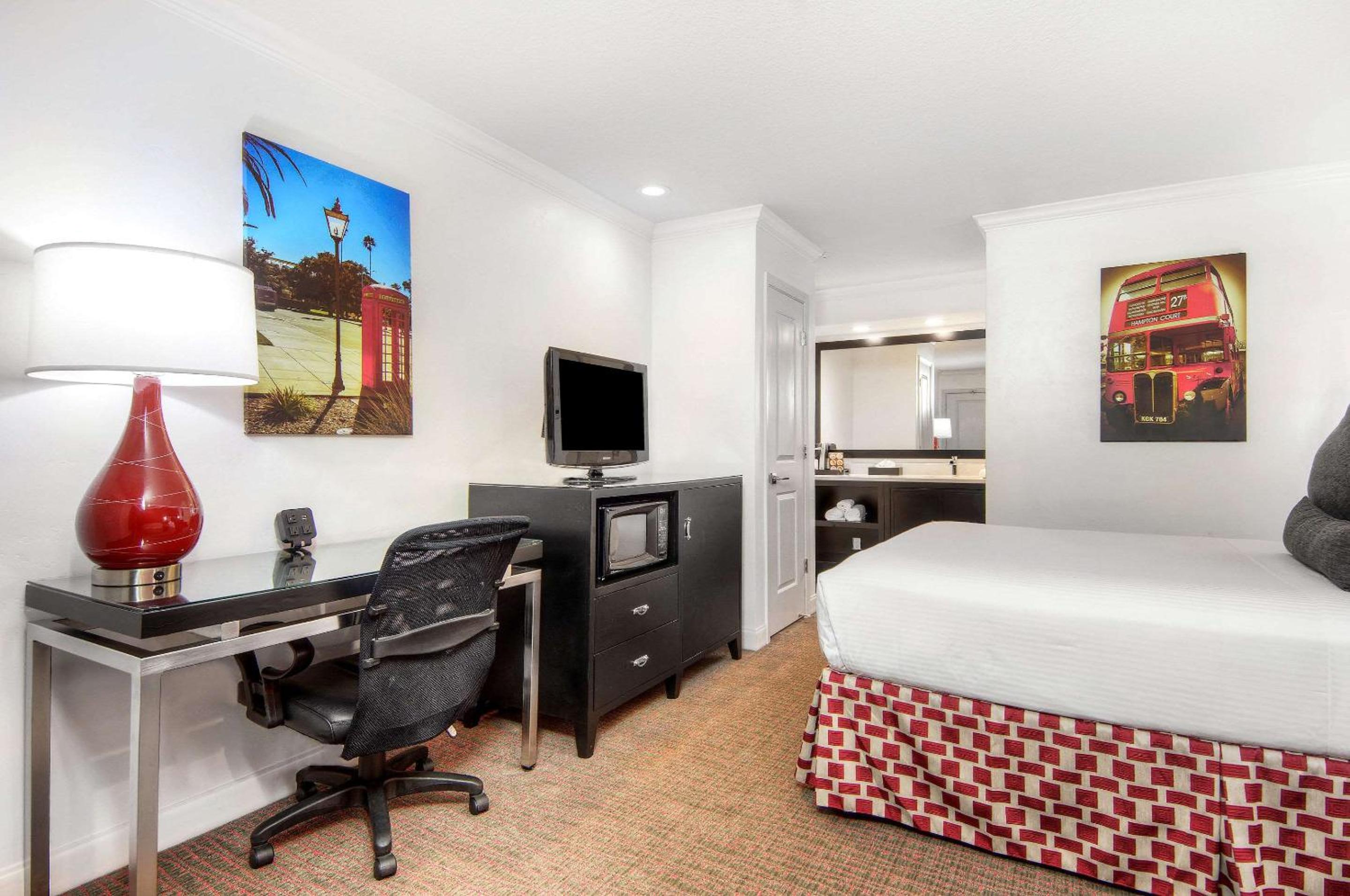 Aggie Inn, Ascend Hotel Collection - Property Image 7