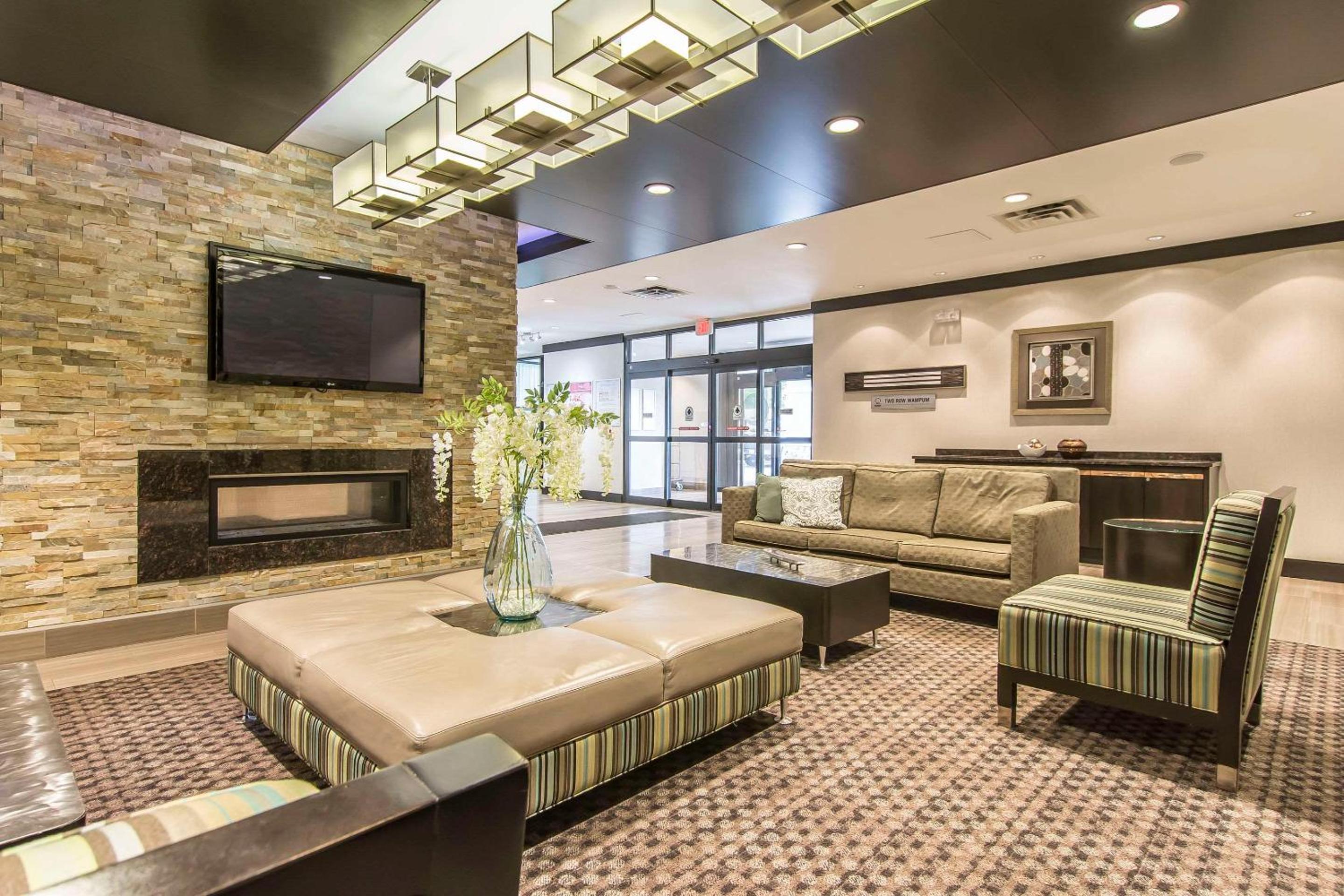 Quattro Hotel & Conf Centre, an Ascend Collection Hotel - Image 4