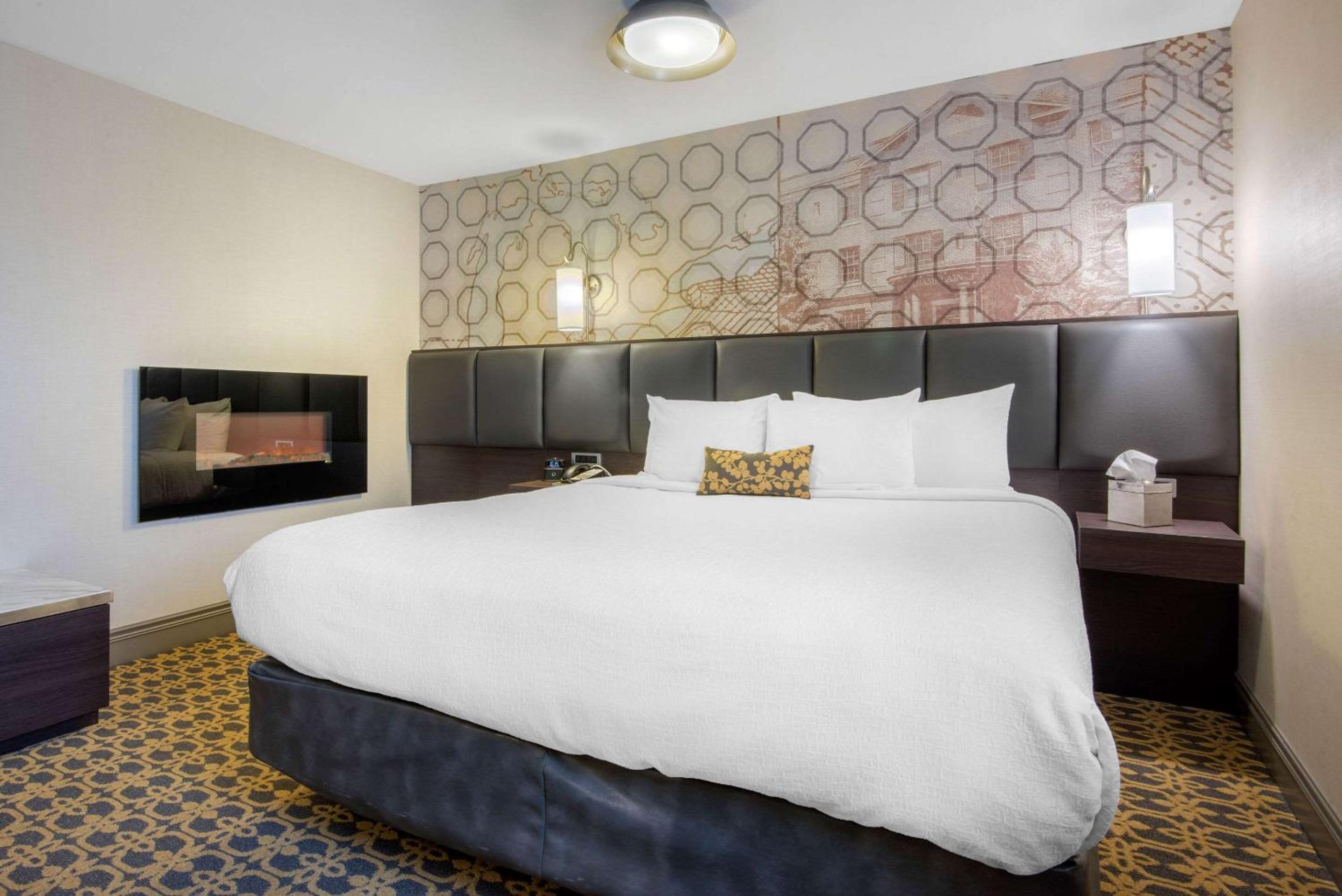 Orillia Vacations - The Champlain Waterfront Hotel Ascend Hotel Collection - Property Image 11