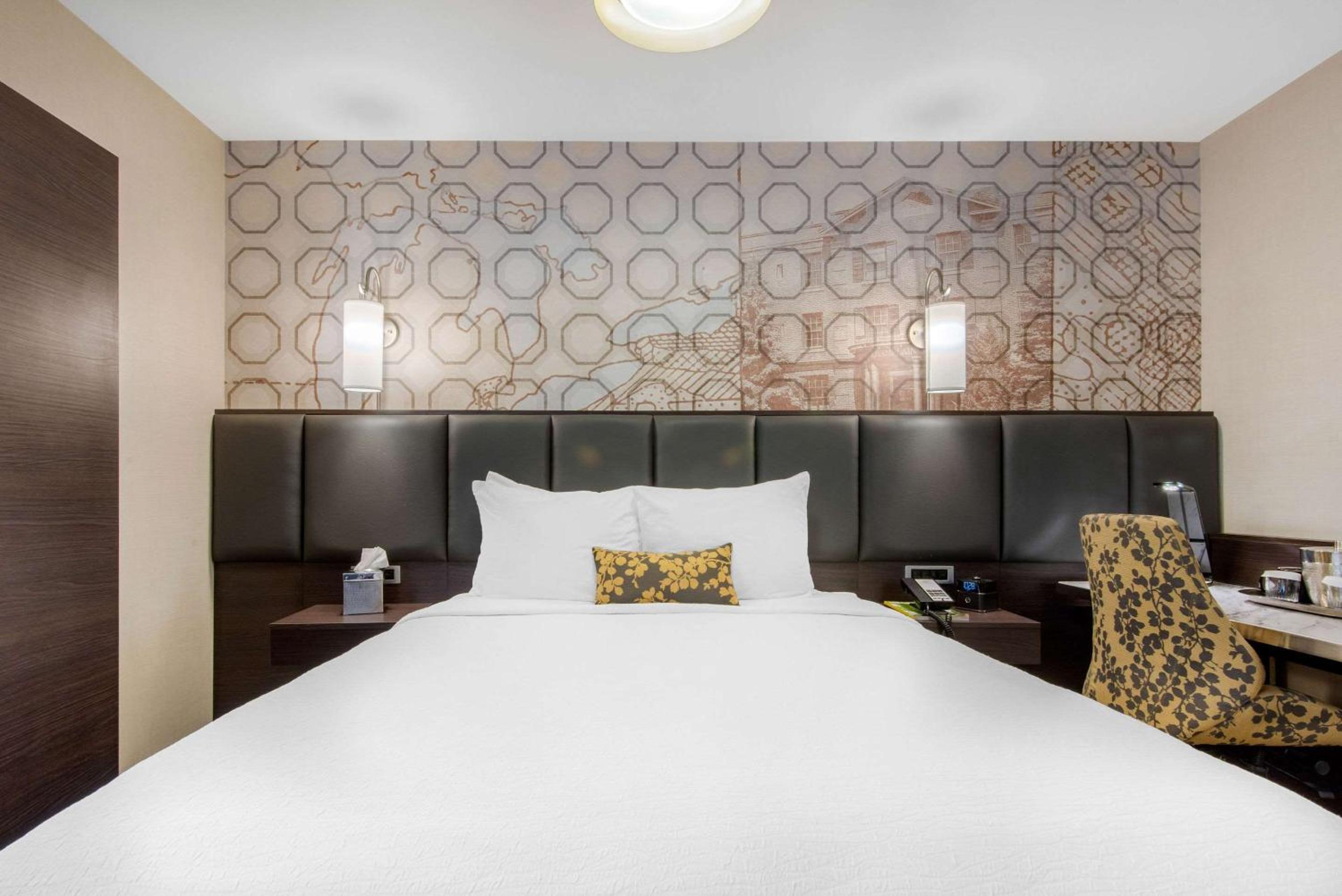 Orillia Vacations - The Champlain Waterfront Hotel Ascend Hotel Collection - Property Image 8
