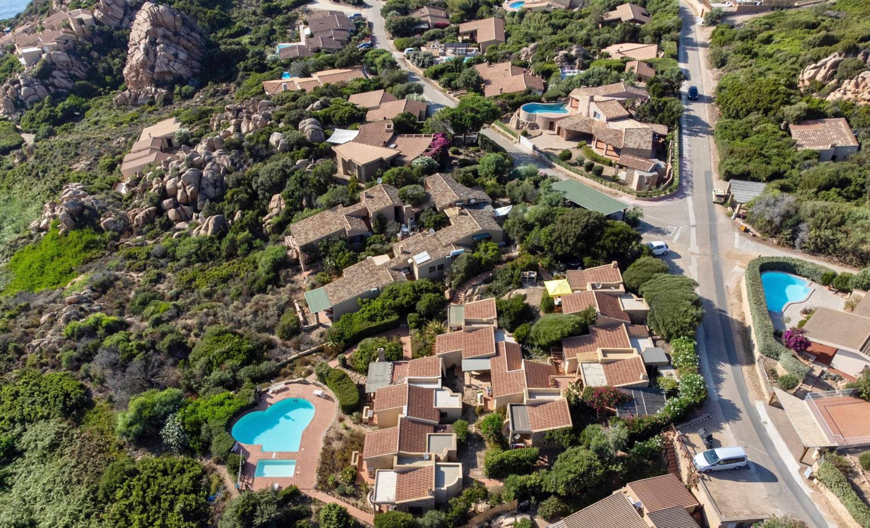 Residence with swimming-pool in Costa Paradiso, apartments 6 beds with private outdoor area