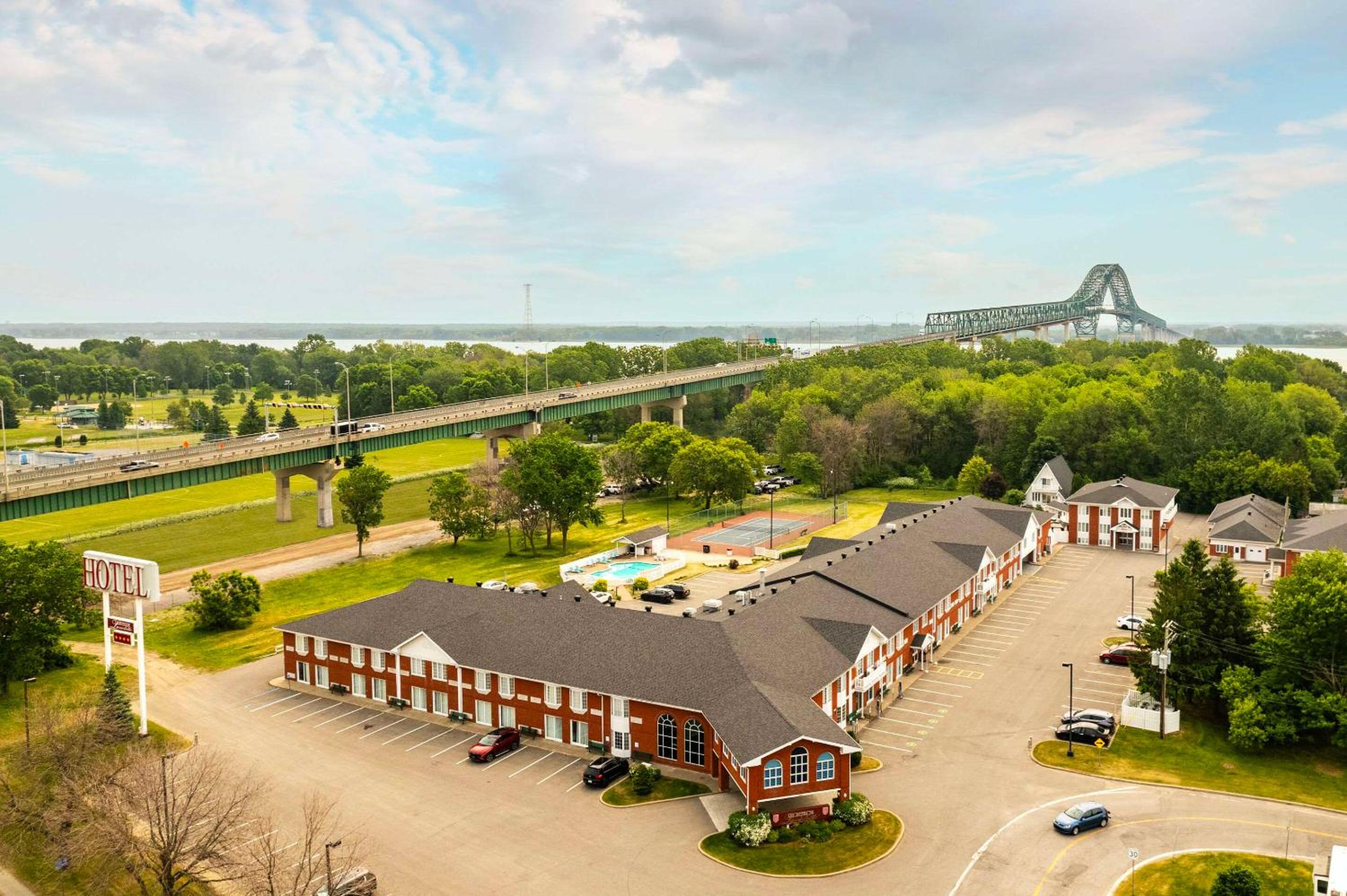Trois-rivieres Vacations - Les Suites de Laviolette Ascend Hotel Collection - Property Image 47
