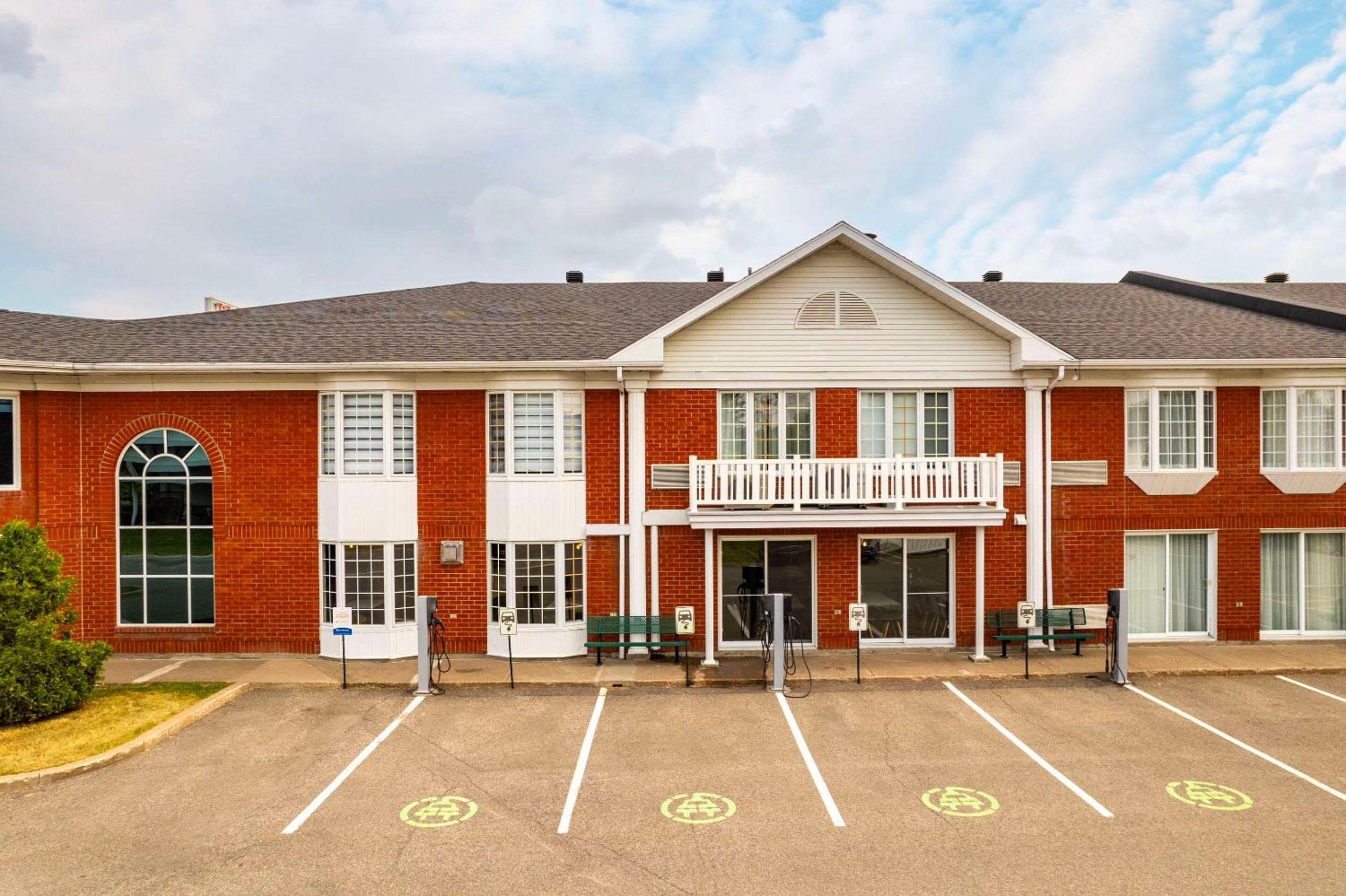 Trois-rivieres Vacations - Les Suites de Laviolette Ascend Hotel Collection - Property Image 2