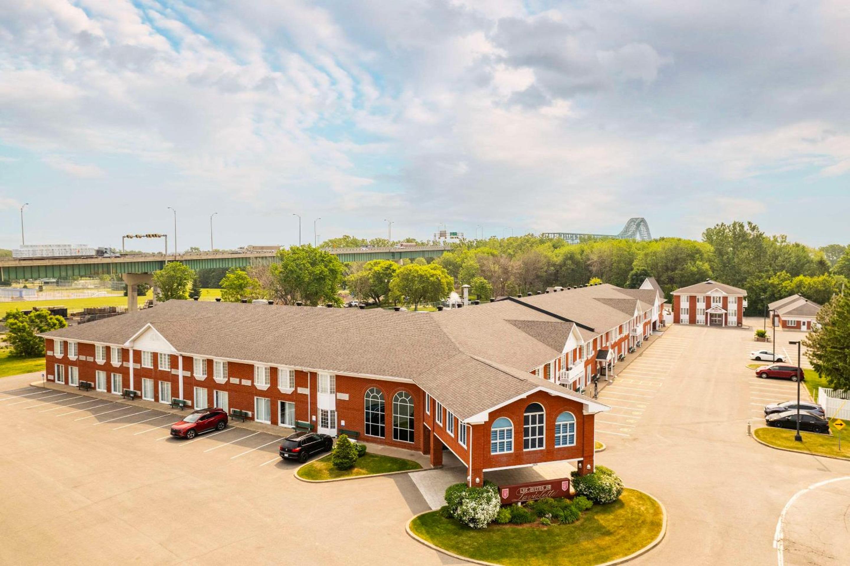 Trois-rivieres Vacations - Les Suites de Laviolette Ascend Hotel Collection - Property Image 3