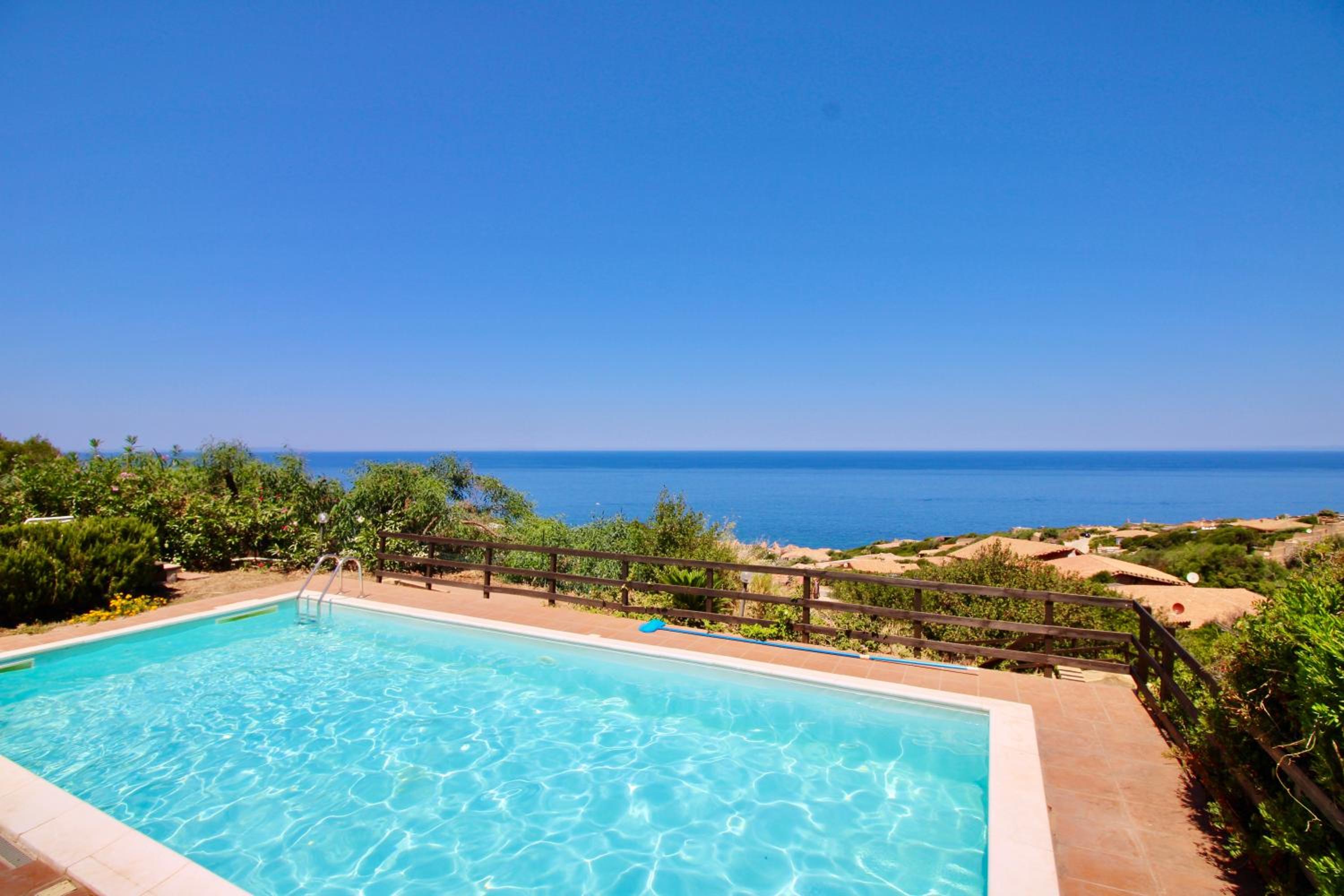 Residence with swimming-pool in Costa Paradiso, apartments 6 beds with private outdoor area