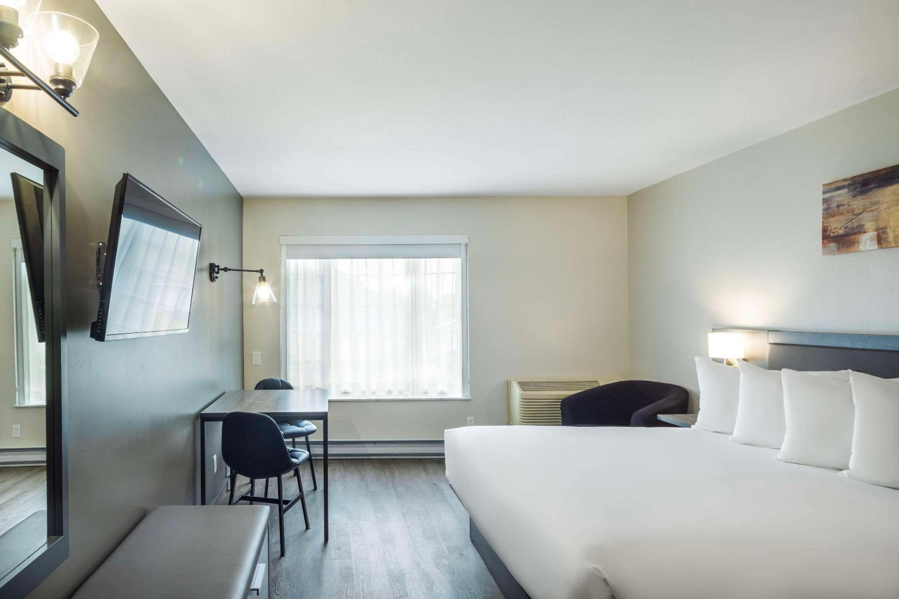 Trois-rivieres Vacations - Les Suites de Laviolette Ascend Hotel Collection - Property Image 7