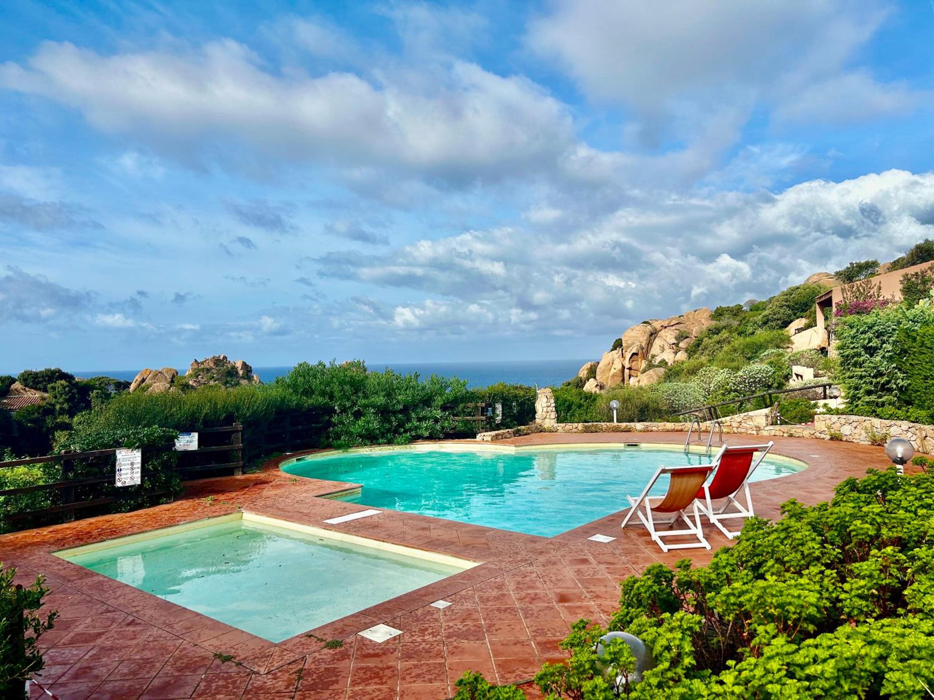 Residence with swimming-pool in Costa Paradiso, apartments 6 beds with private outdoor area