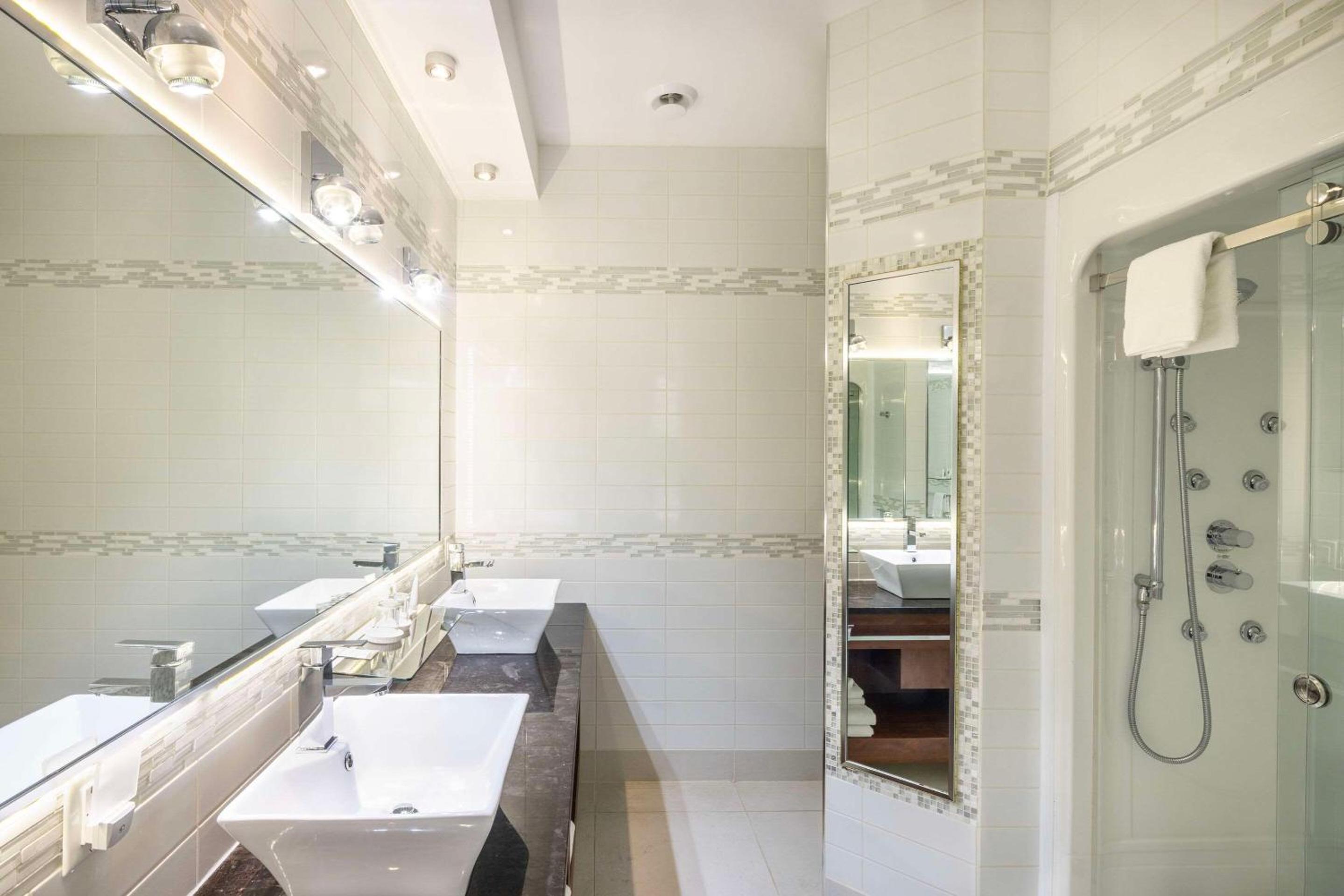 Trois-rivieres Vacations - Les Suites de Laviolette Ascend Hotel Collection - Property Image 14
