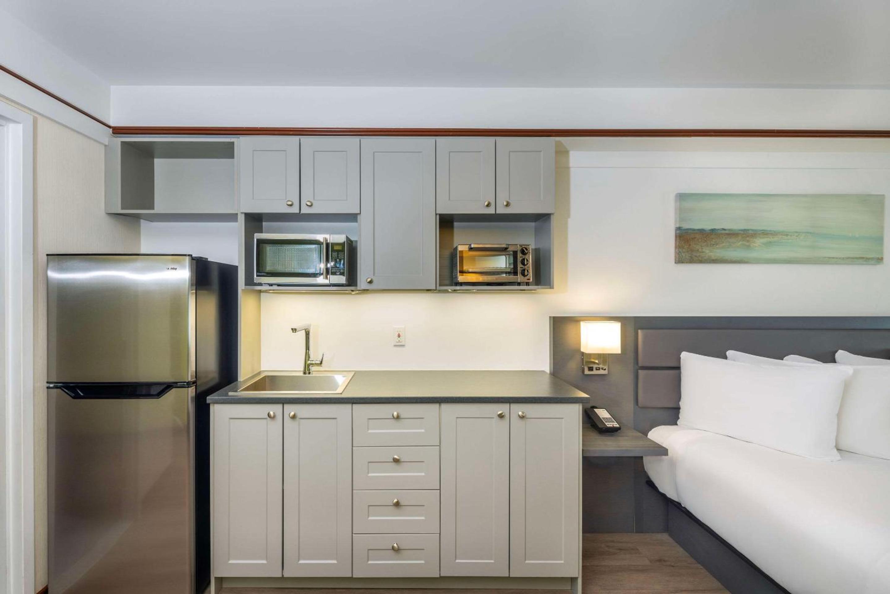 Trois-rivieres Vacations - Les Suites de Laviolette Ascend Hotel Collection - Property Image 16