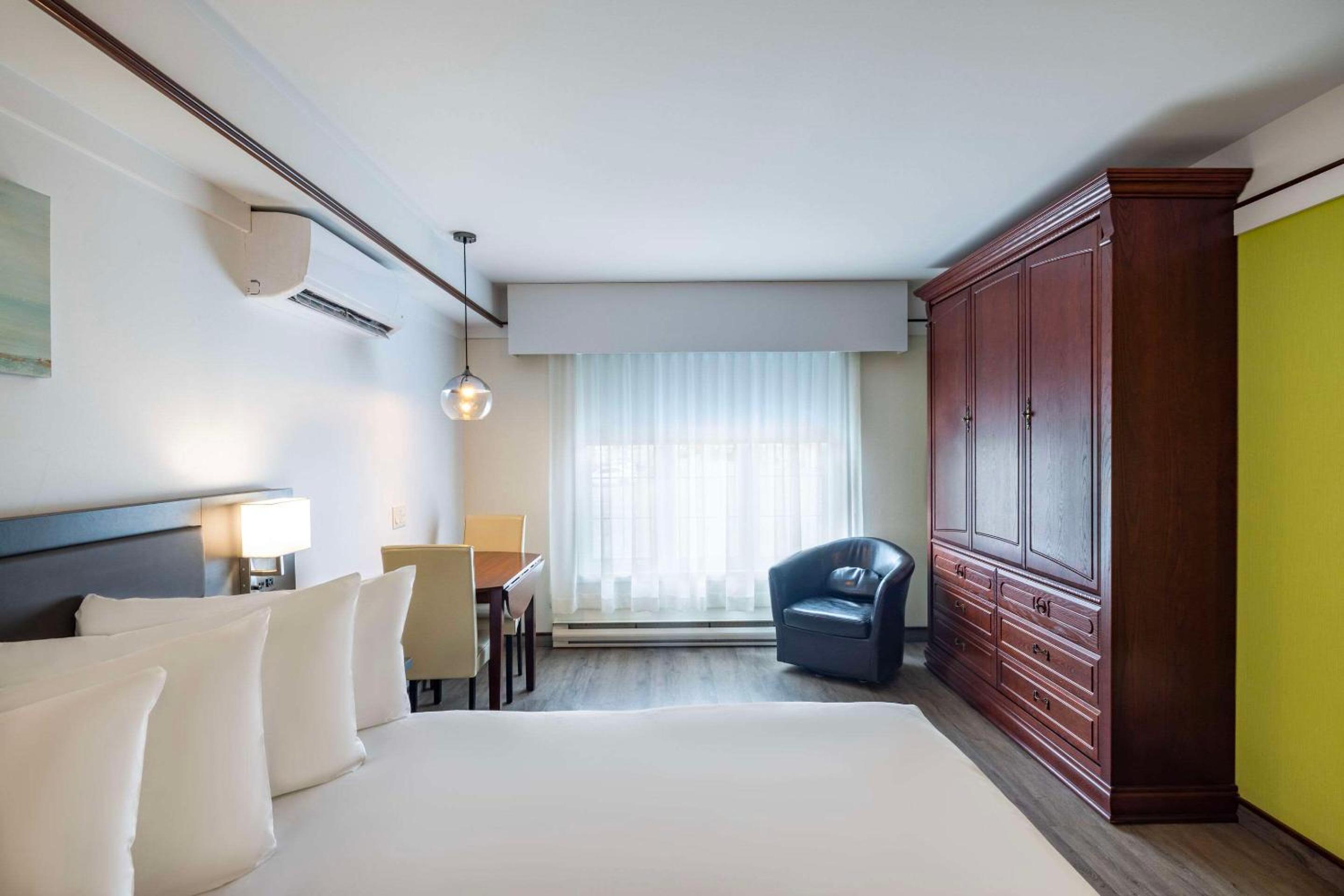 Trois-rivieres Vacations - Les Suites de Laviolette Ascend Hotel Collection - Property Image 18