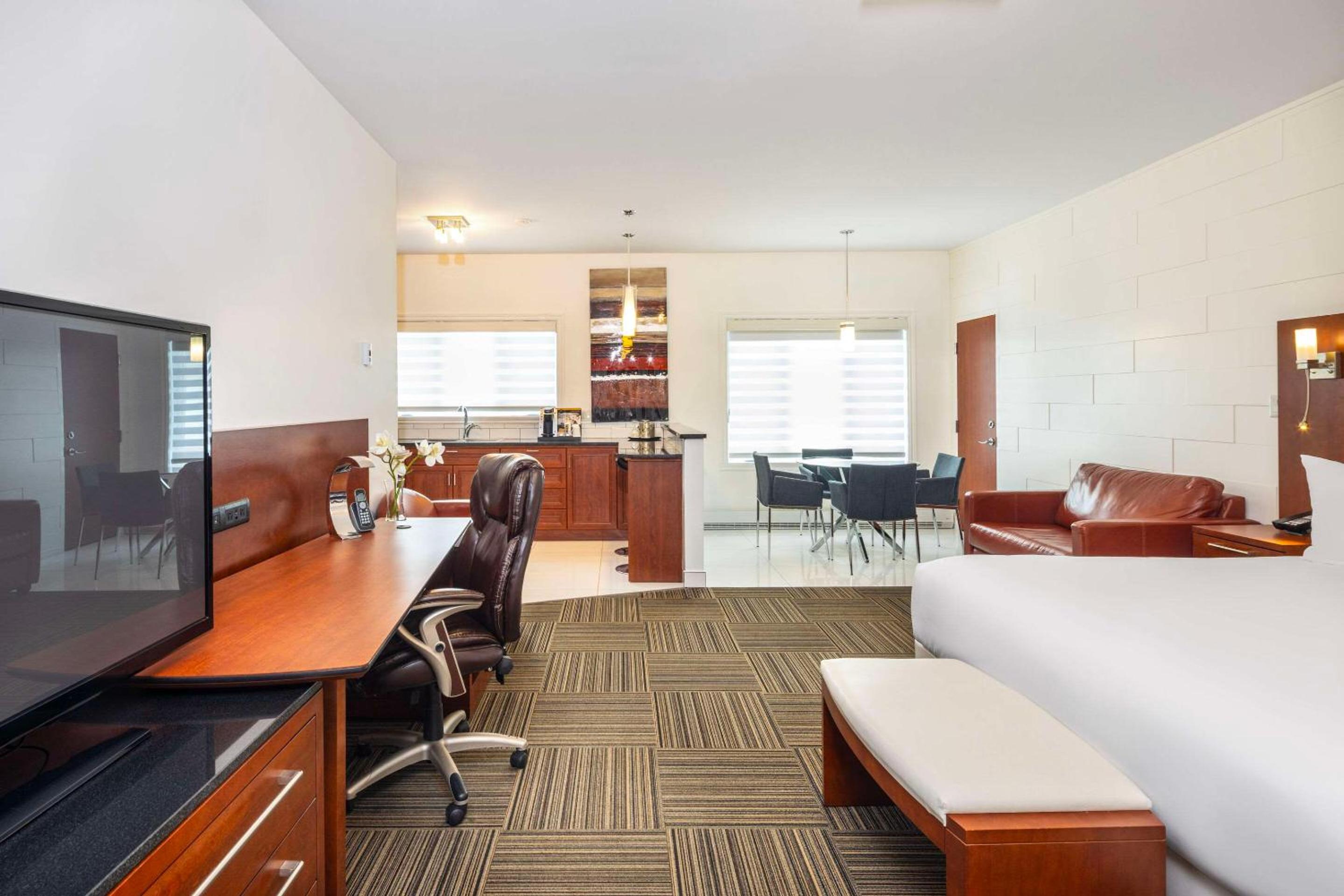 Trois-rivieres Vacations - Les Suites de Laviolette Ascend Hotel Collection - Property Image 54