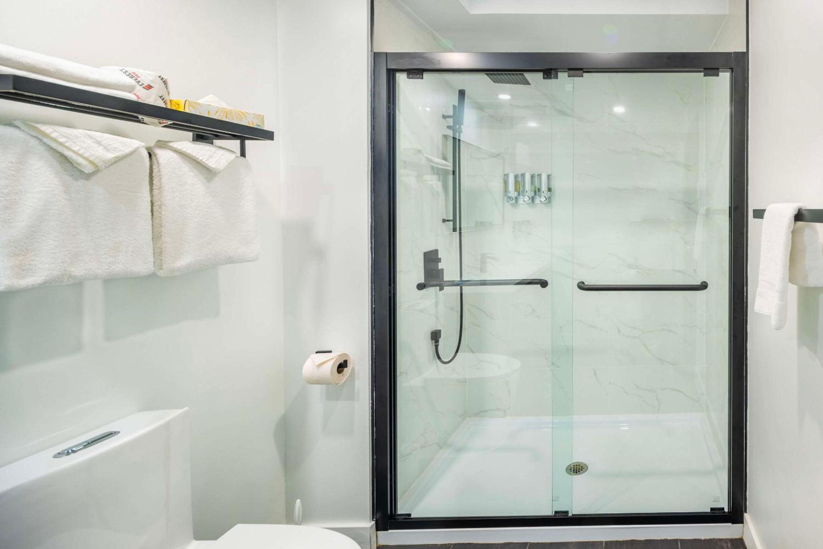 Trois-rivieres Vacations - Les Suites de Laviolette Ascend Hotel Collection - Property Image 58