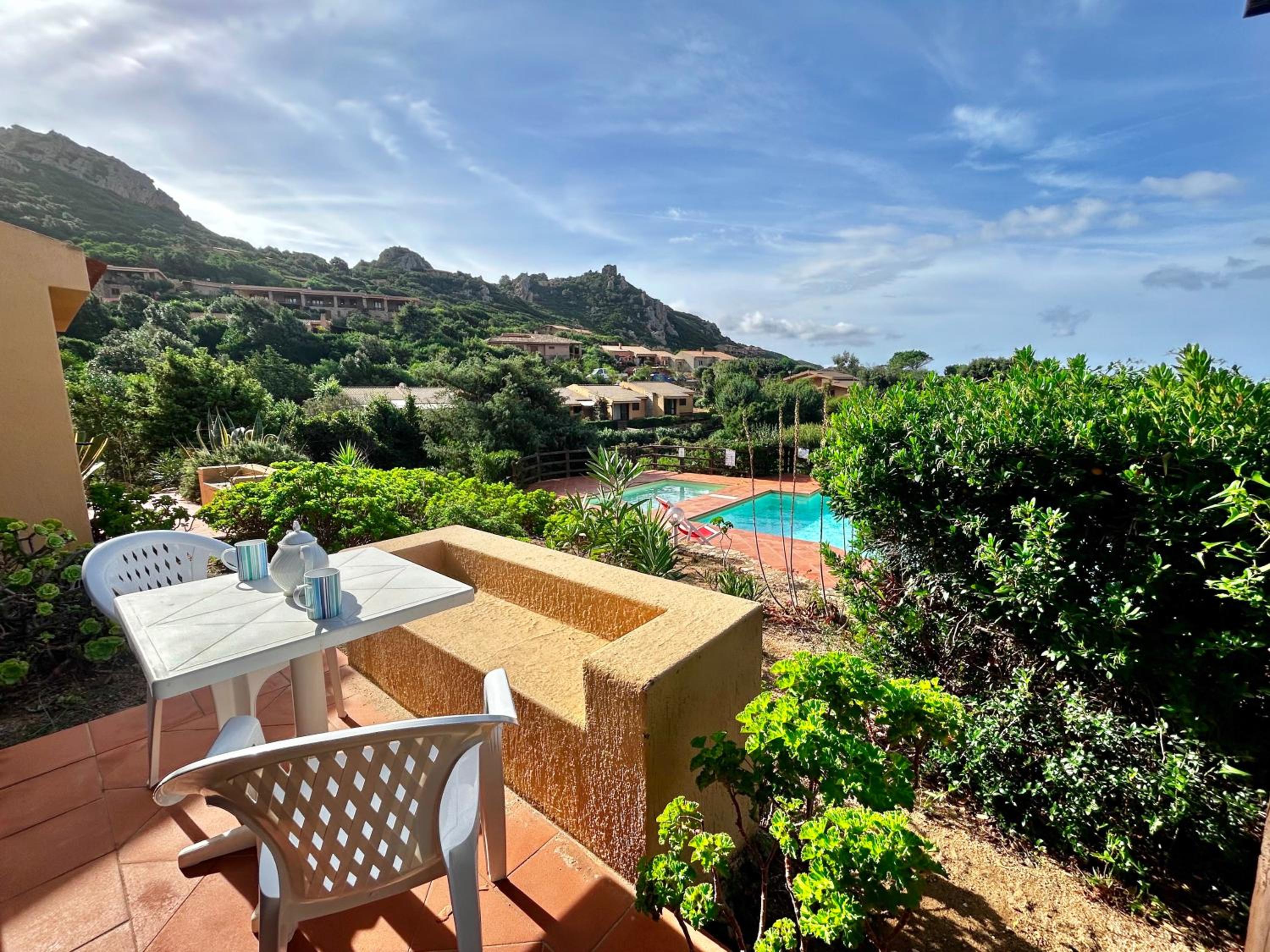 Residence with swimming-pool in Costa Paradiso, apartments 6 beds with private outdoor area
