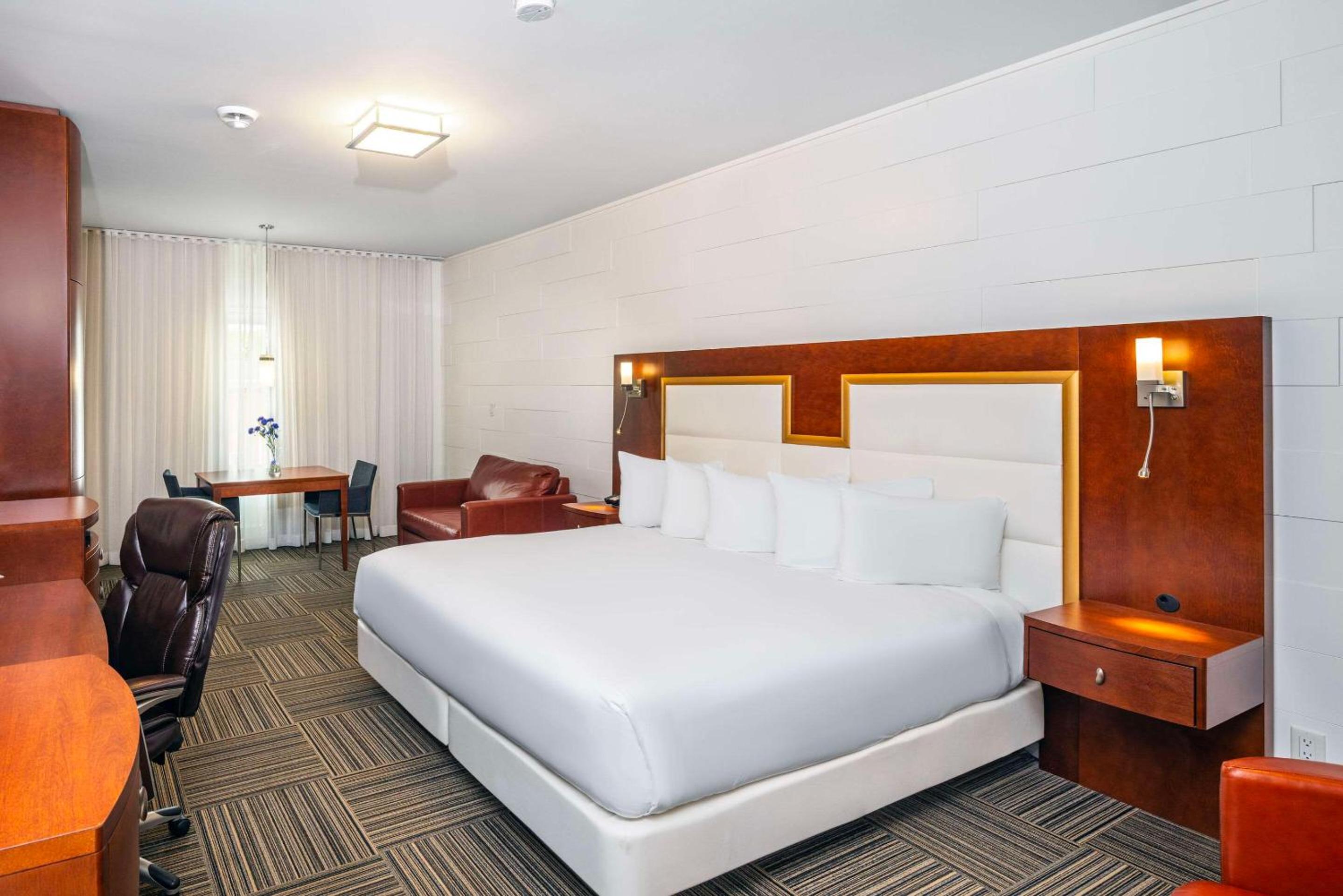 Trois-rivieres Vacations - Les Suites de Laviolette Ascend Hotel Collection - Property Image 63