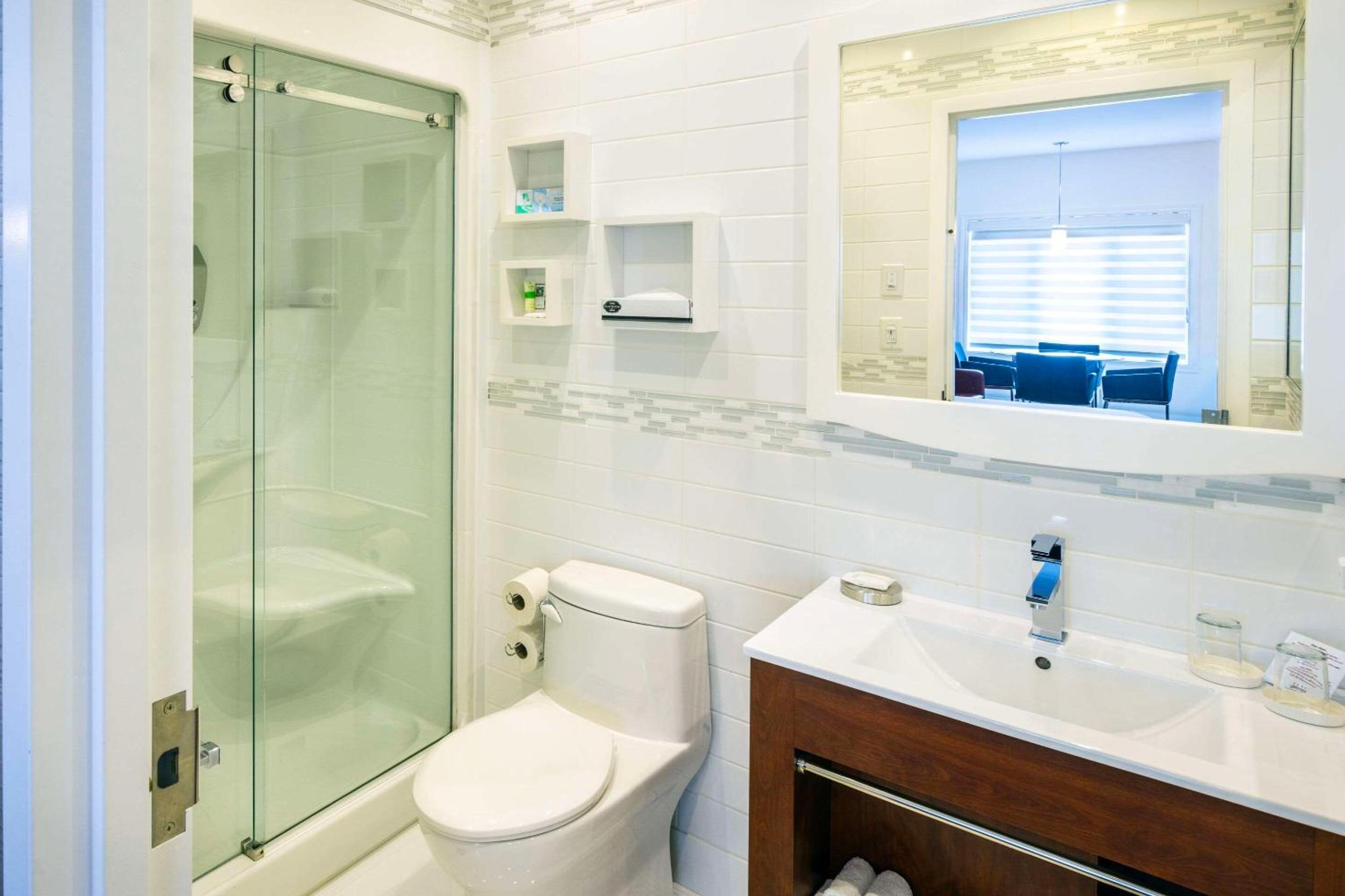 Trois-rivieres Vacations - Les Suites de Laviolette Ascend Hotel Collection - Property Image 66