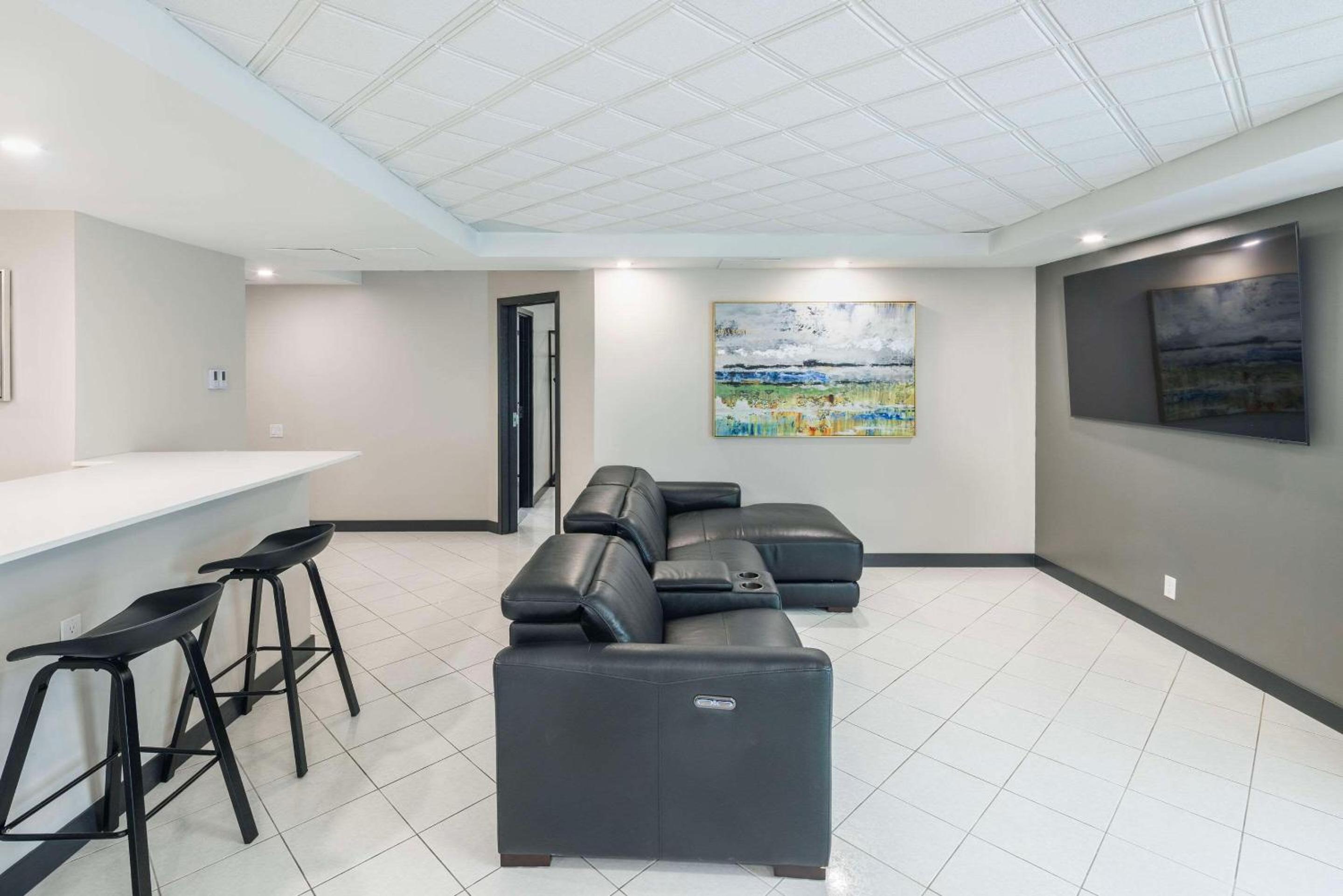 Trois-rivieres Vacations - Les Suites de Laviolette Ascend Hotel Collection - Property Image 70