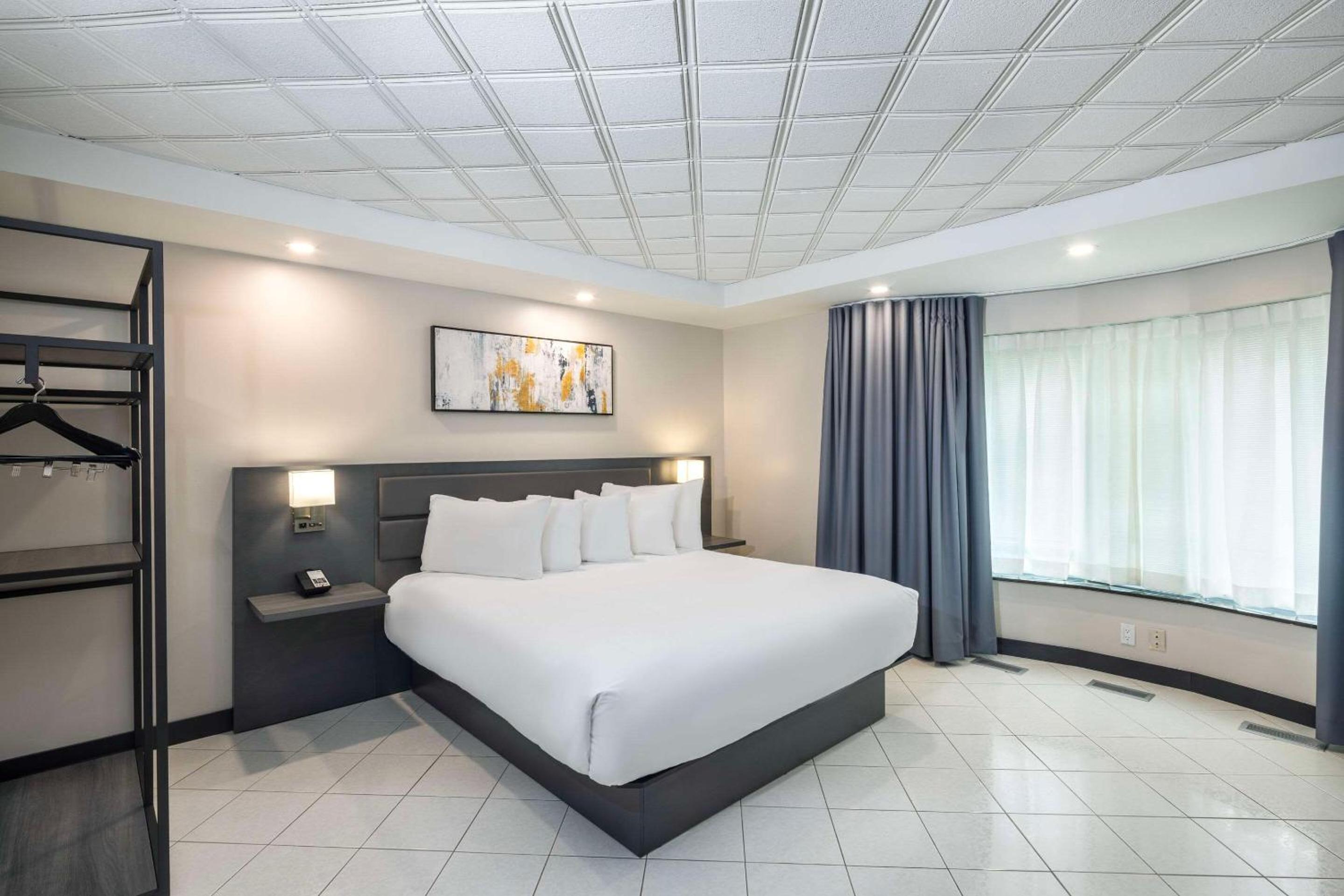 Trois-rivieres Vacations - Les Suites de Laviolette Ascend Hotel Collection - Property Image 71