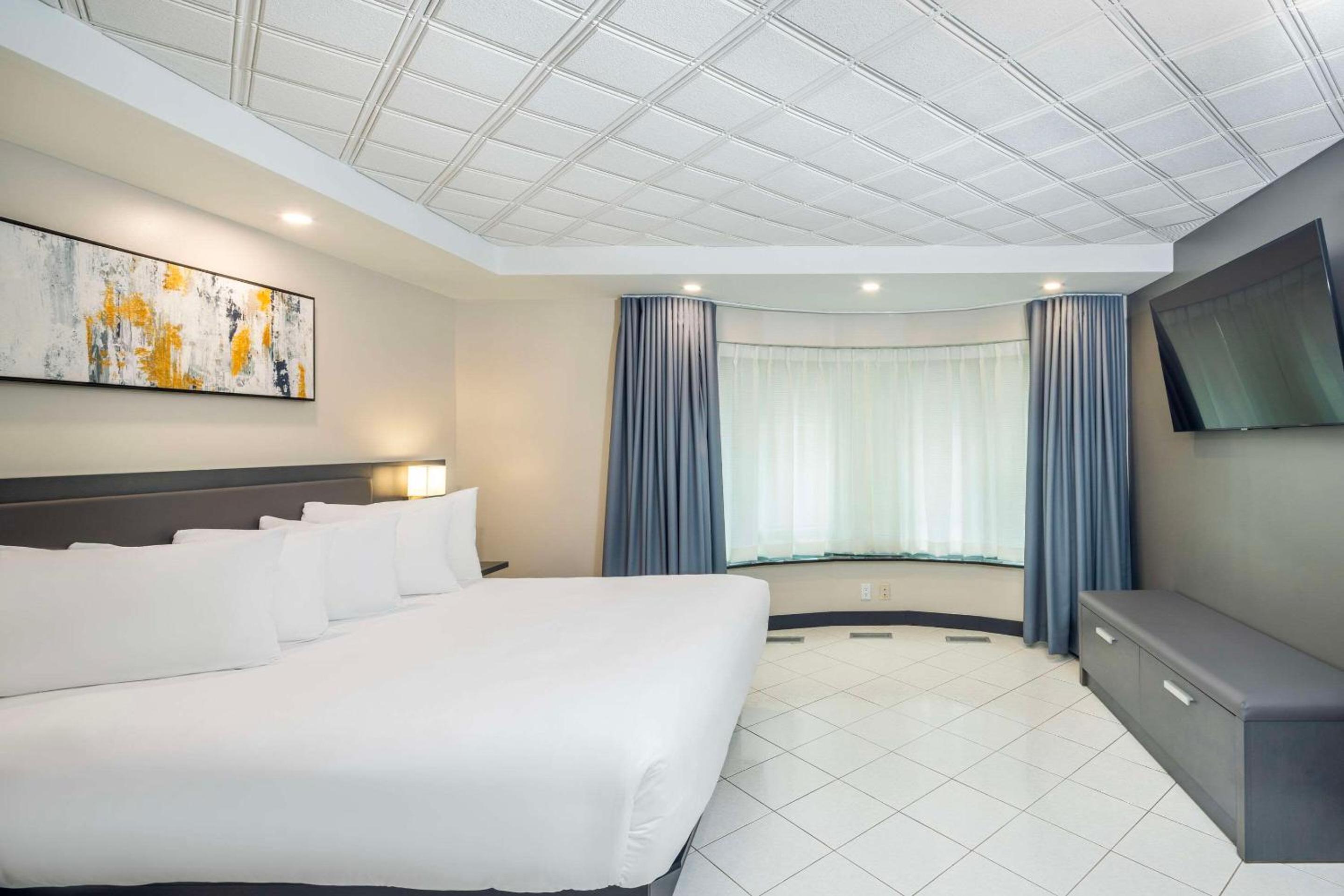 Trois-rivieres Vacations - Les Suites de Laviolette Ascend Hotel Collection - Property Image 73
