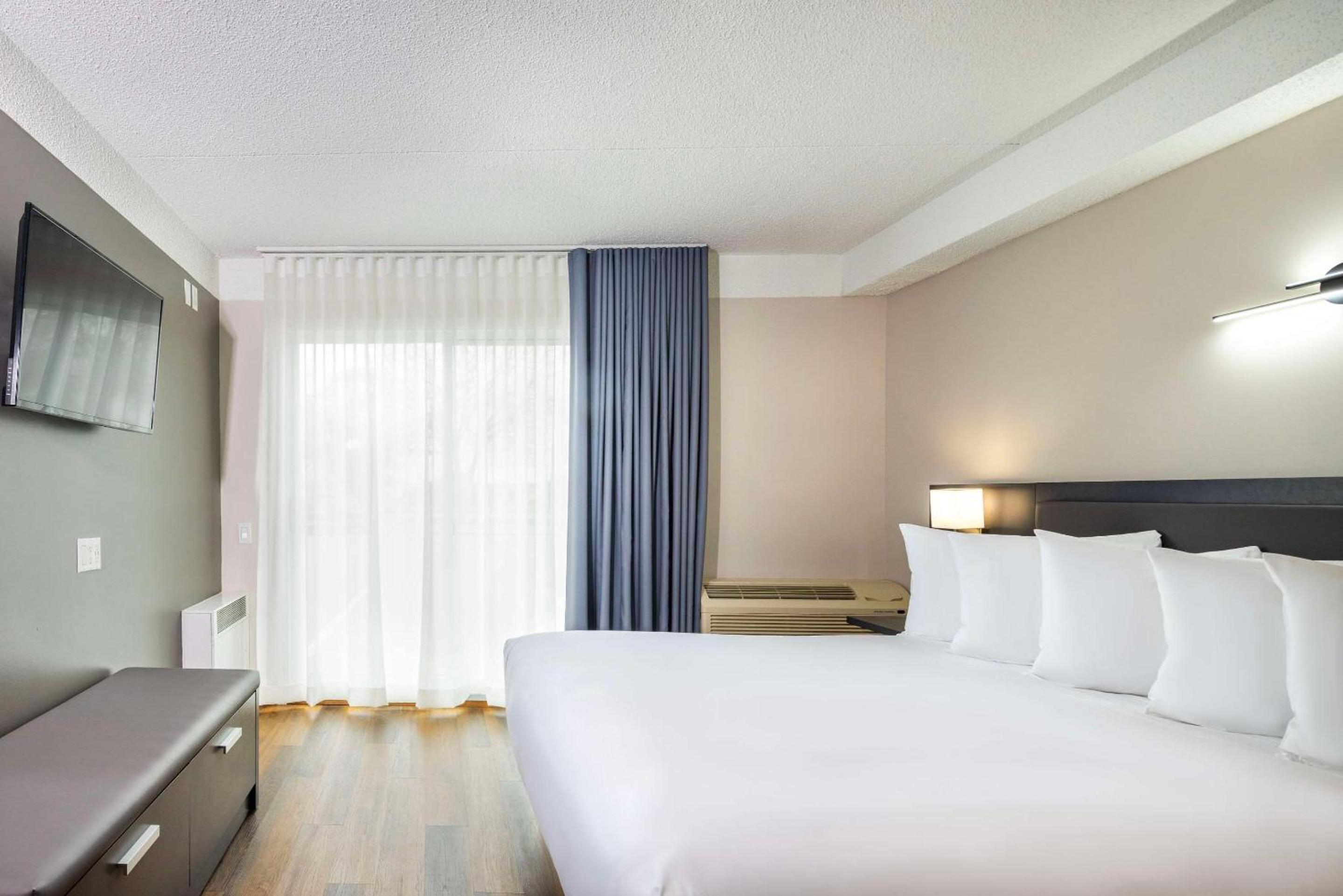 Trois-rivieres Vacations - Les Suites de Laviolette Ascend Hotel Collection - Property Image 74