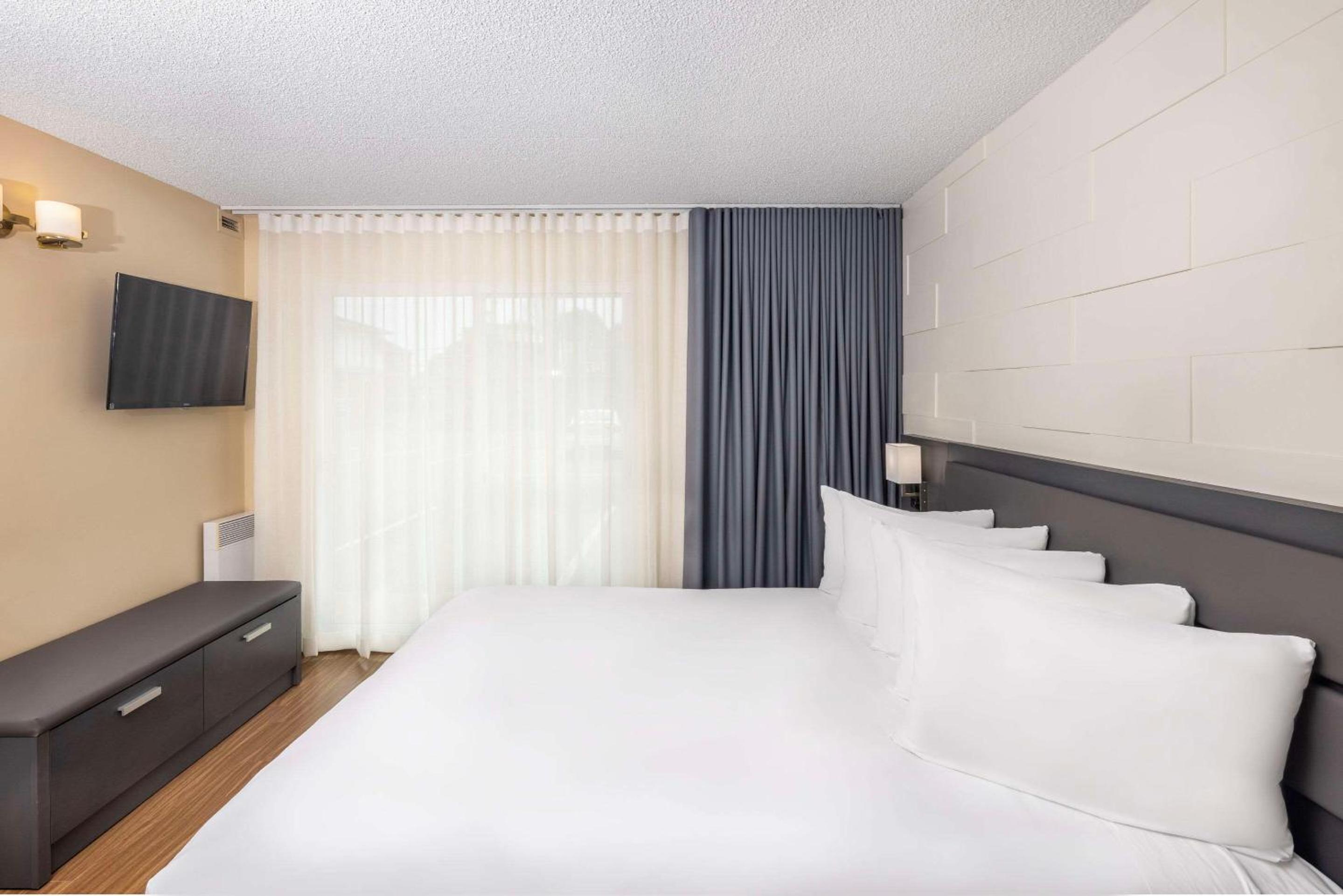 Trois-rivieres Vacations - Les Suites de Laviolette Ascend Hotel Collection - Property Image 76
