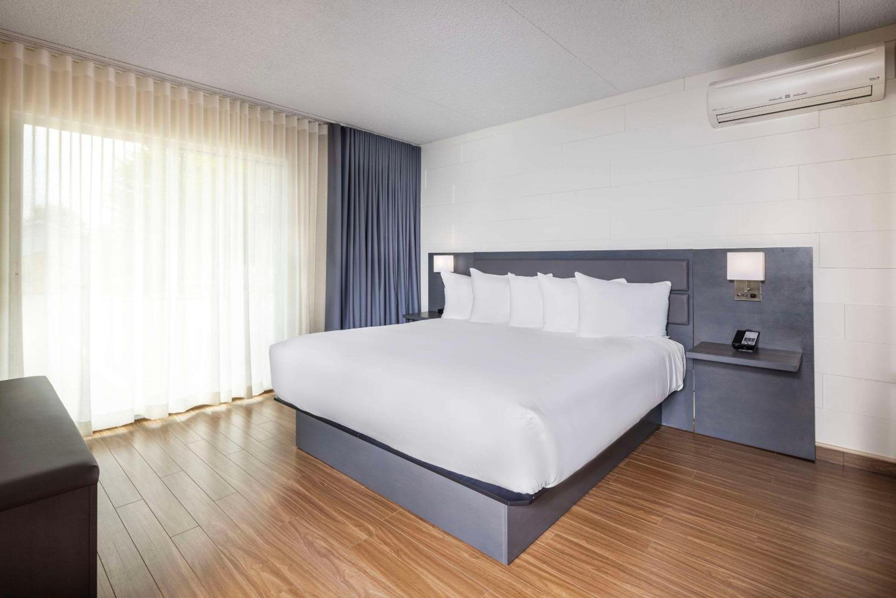 Trois-rivieres Vacations - Les Suites de Laviolette Ascend Hotel Collection - Property Image 77