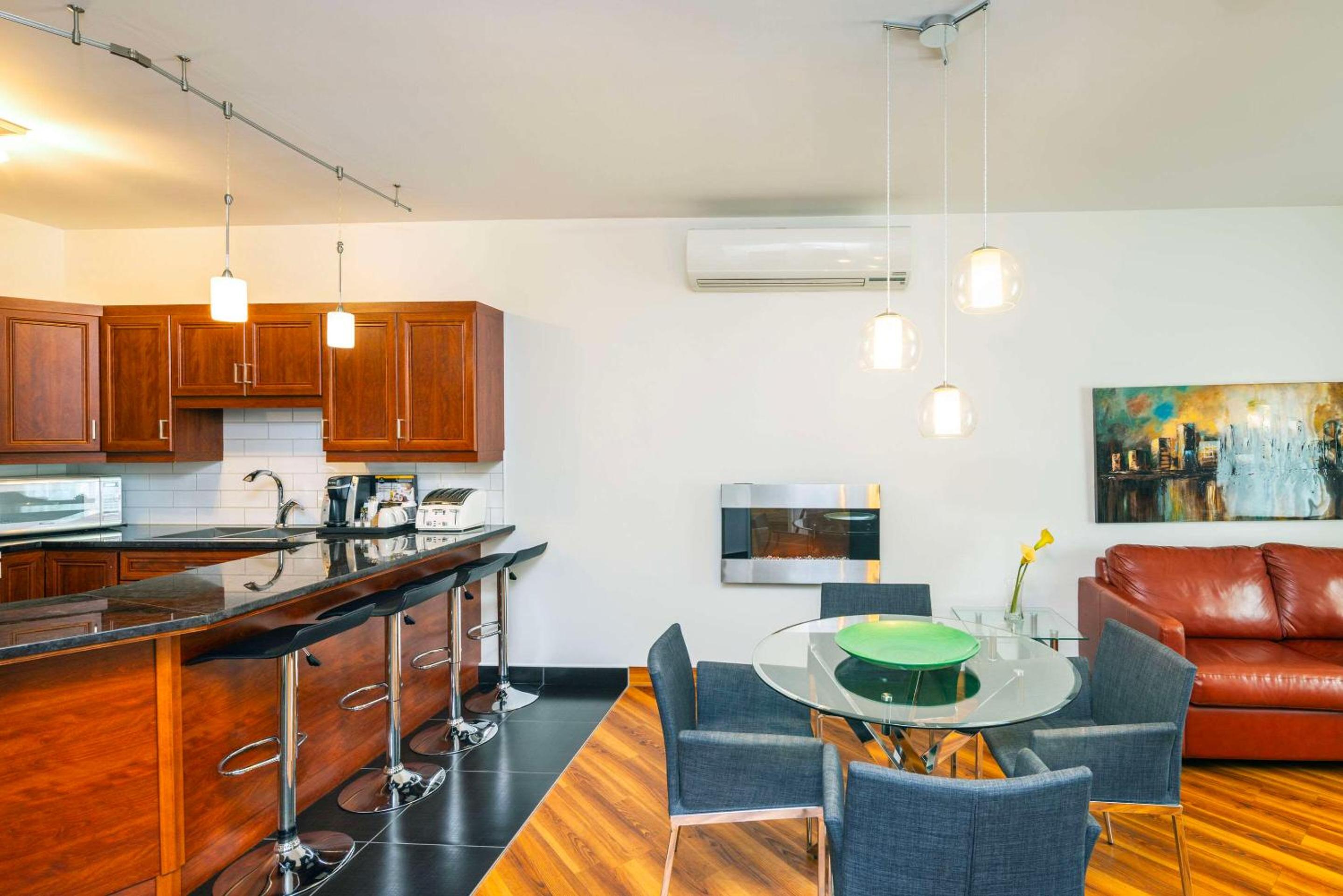 Trois-rivieres Vacations - Les Suites de Laviolette Ascend Hotel Collection - Property Image 23