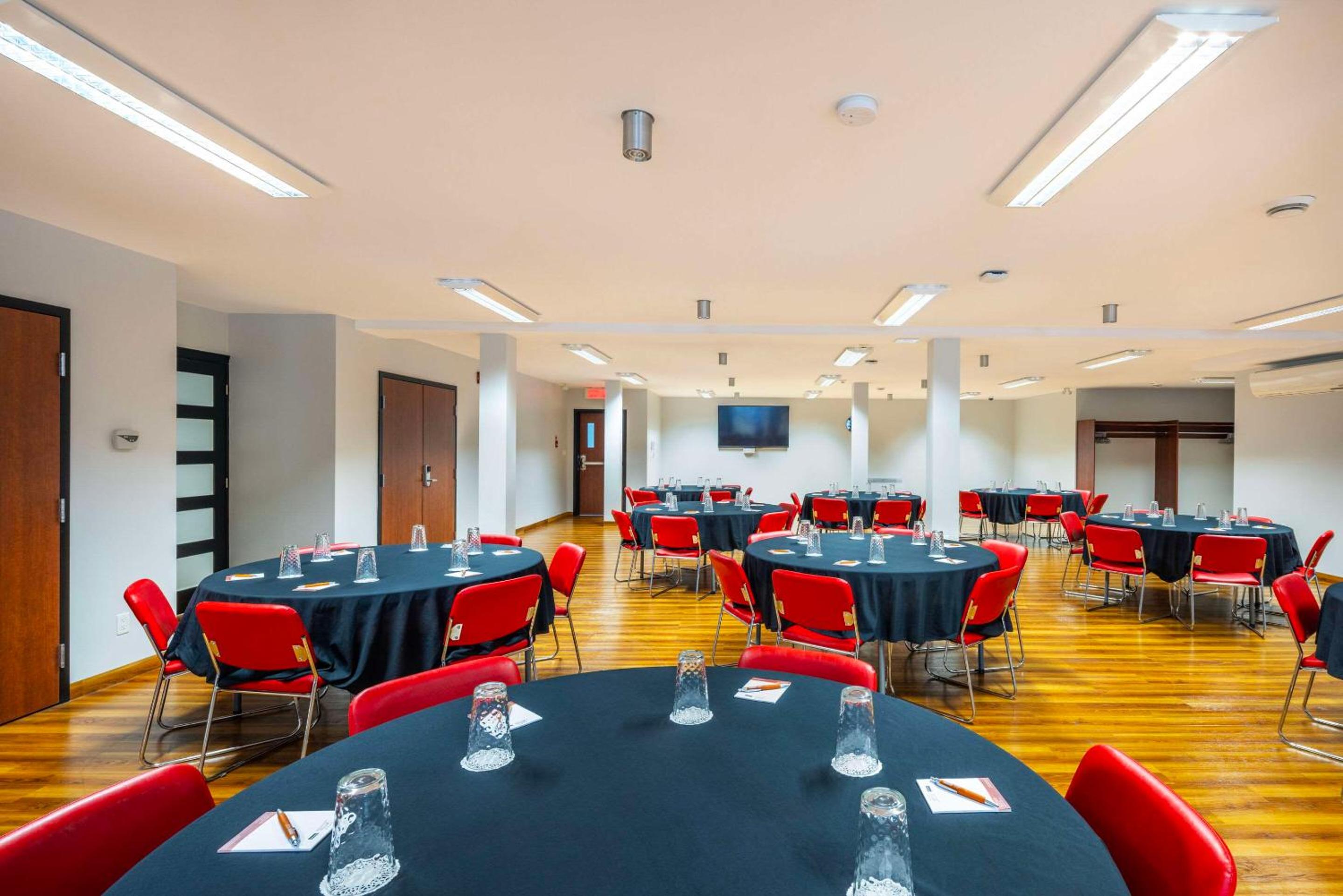 Trois-rivieres Vacations - Les Suites de Laviolette Ascend Hotel Collection - Property Image 39