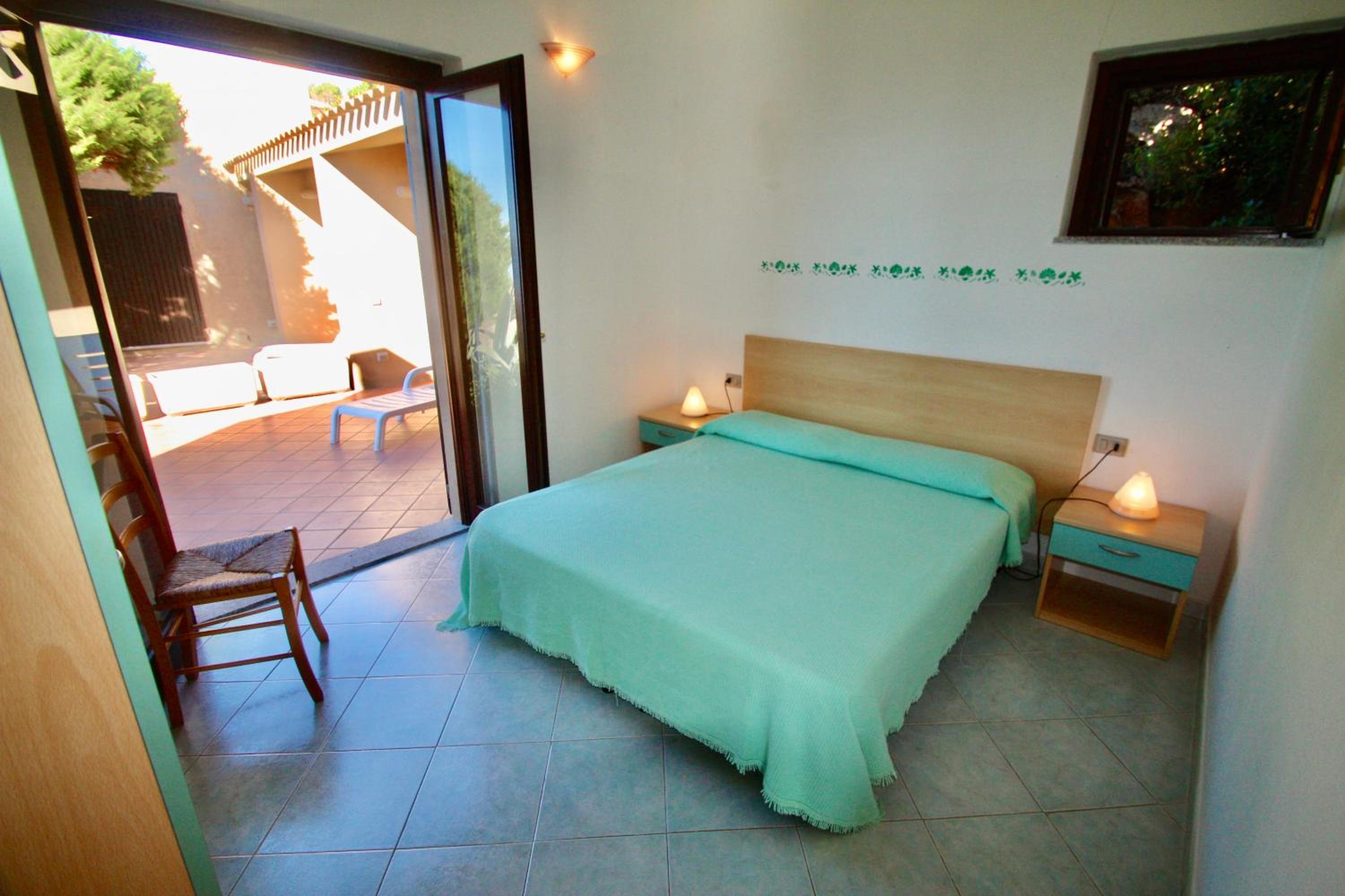 Residence with swimming-pool in Costa Paradiso, apartments 6 beds with private outdoor area