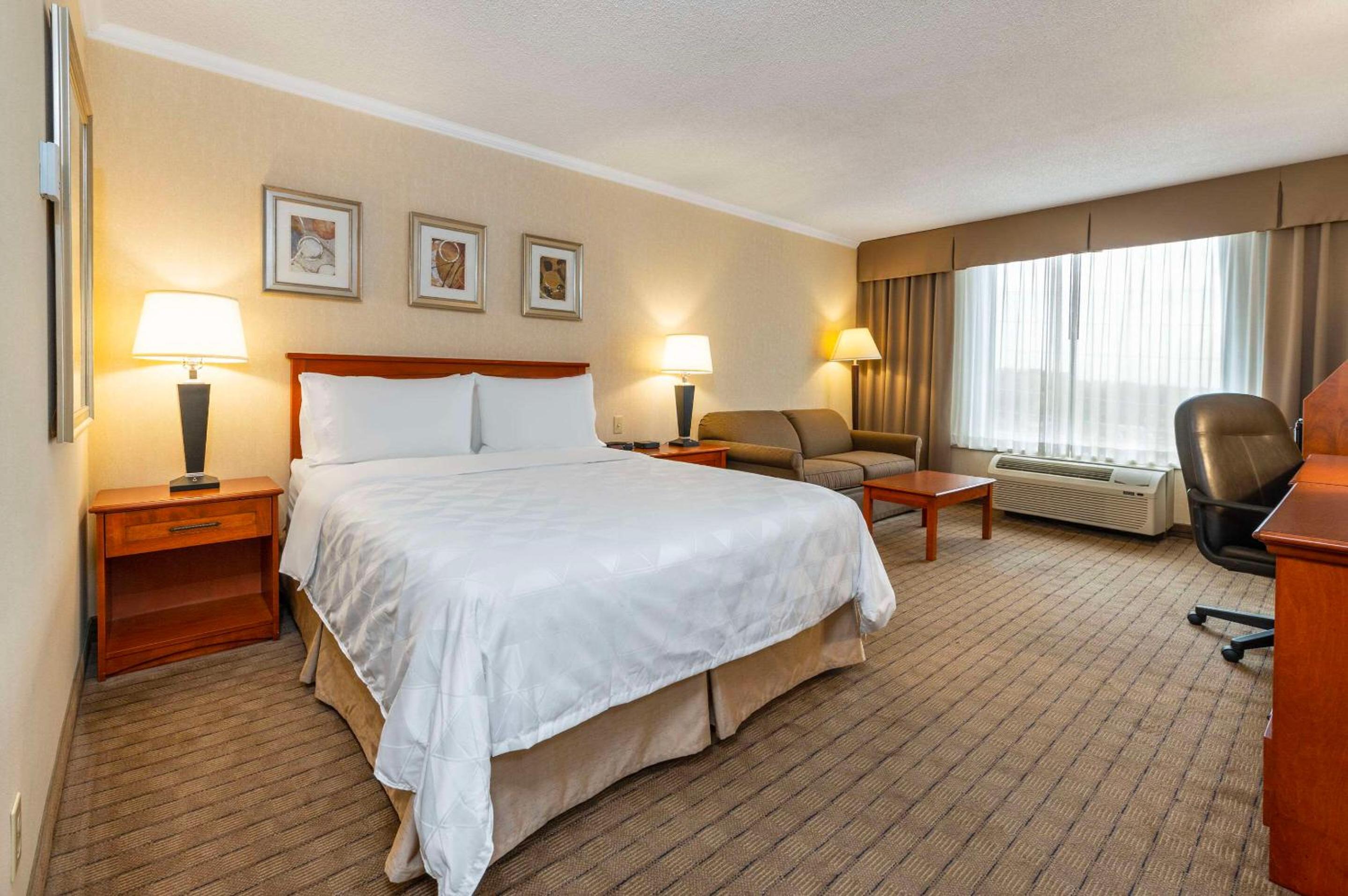 Barrie Vacations - Allure Hotel  Conference Centre, Ascend Hotel Collection - Property Image 3