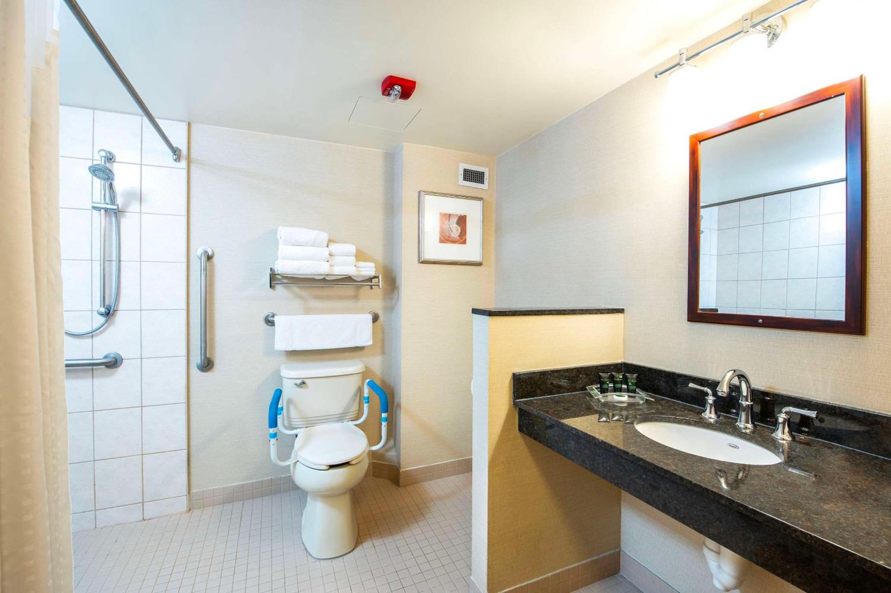 Barrie Vacations - Allure Hotel  Conference Centre, Ascend Hotel Collection - Property Image 45