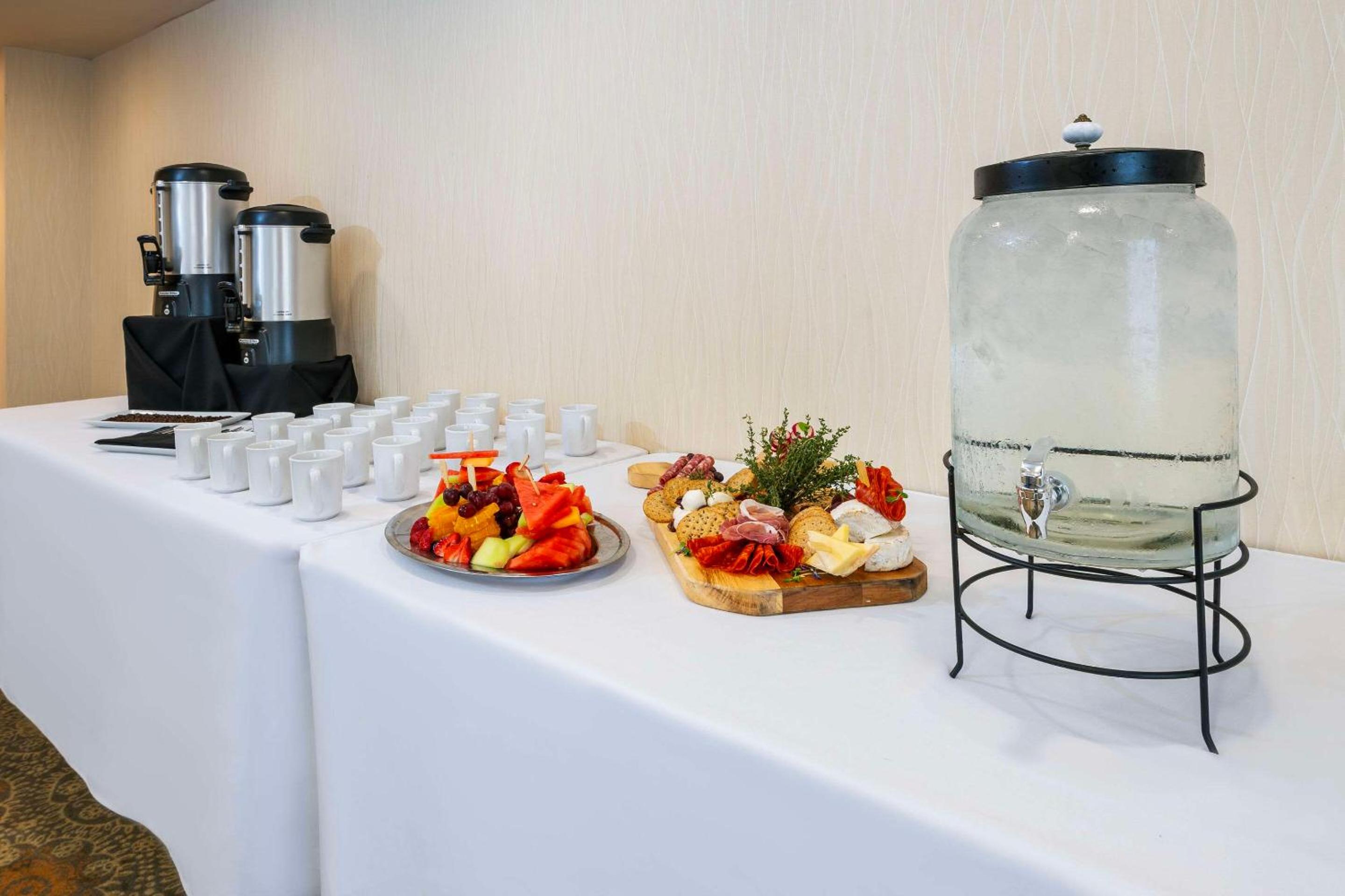 Barrie Vacations - Allure Hotel  Conference Centre, Ascend Hotel Collection - Property Image 6