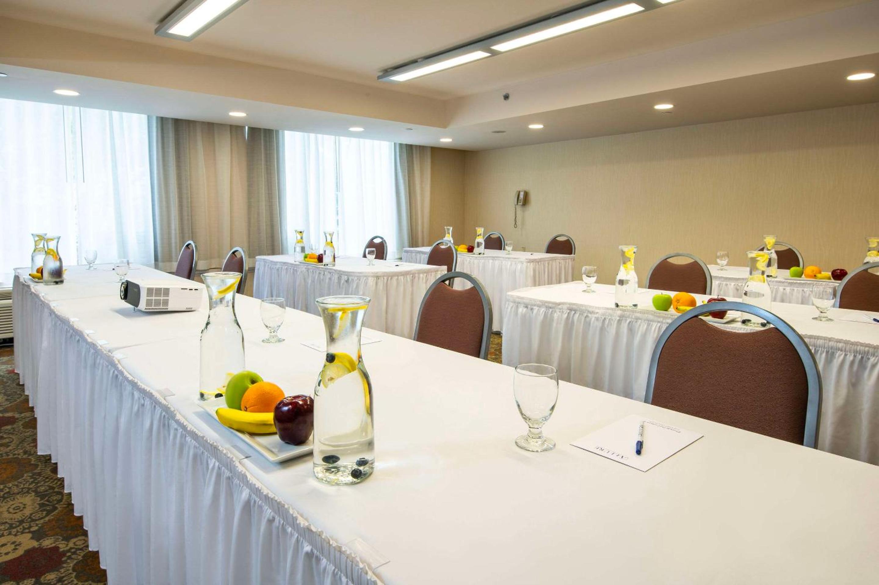 Barrie Vacations - Allure Hotel  Conference Centre, Ascend Hotel Collection - Property Image 9