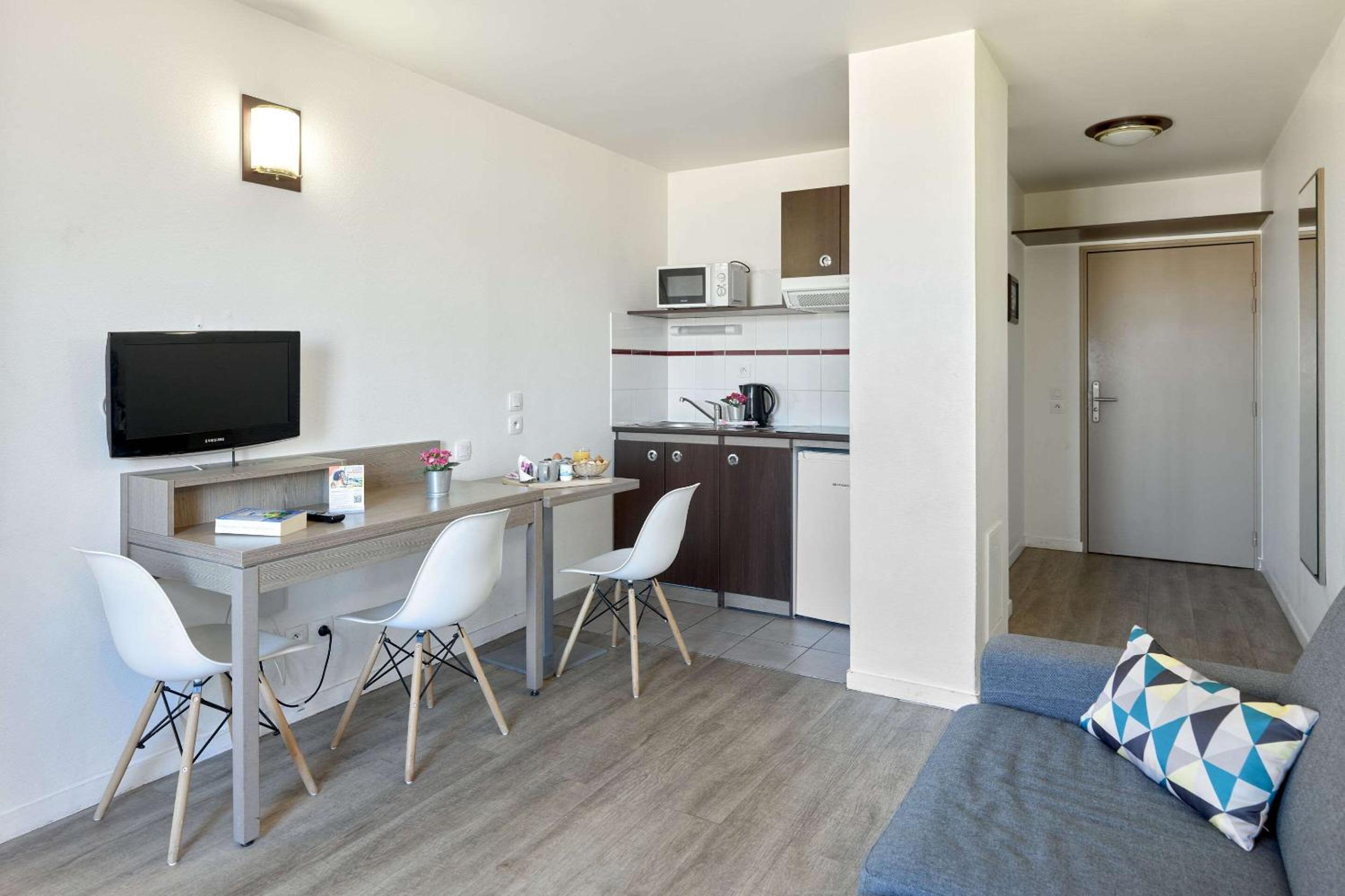 Comfort Aparthotel Versailles, St Cyr l'Ecole, photo 31