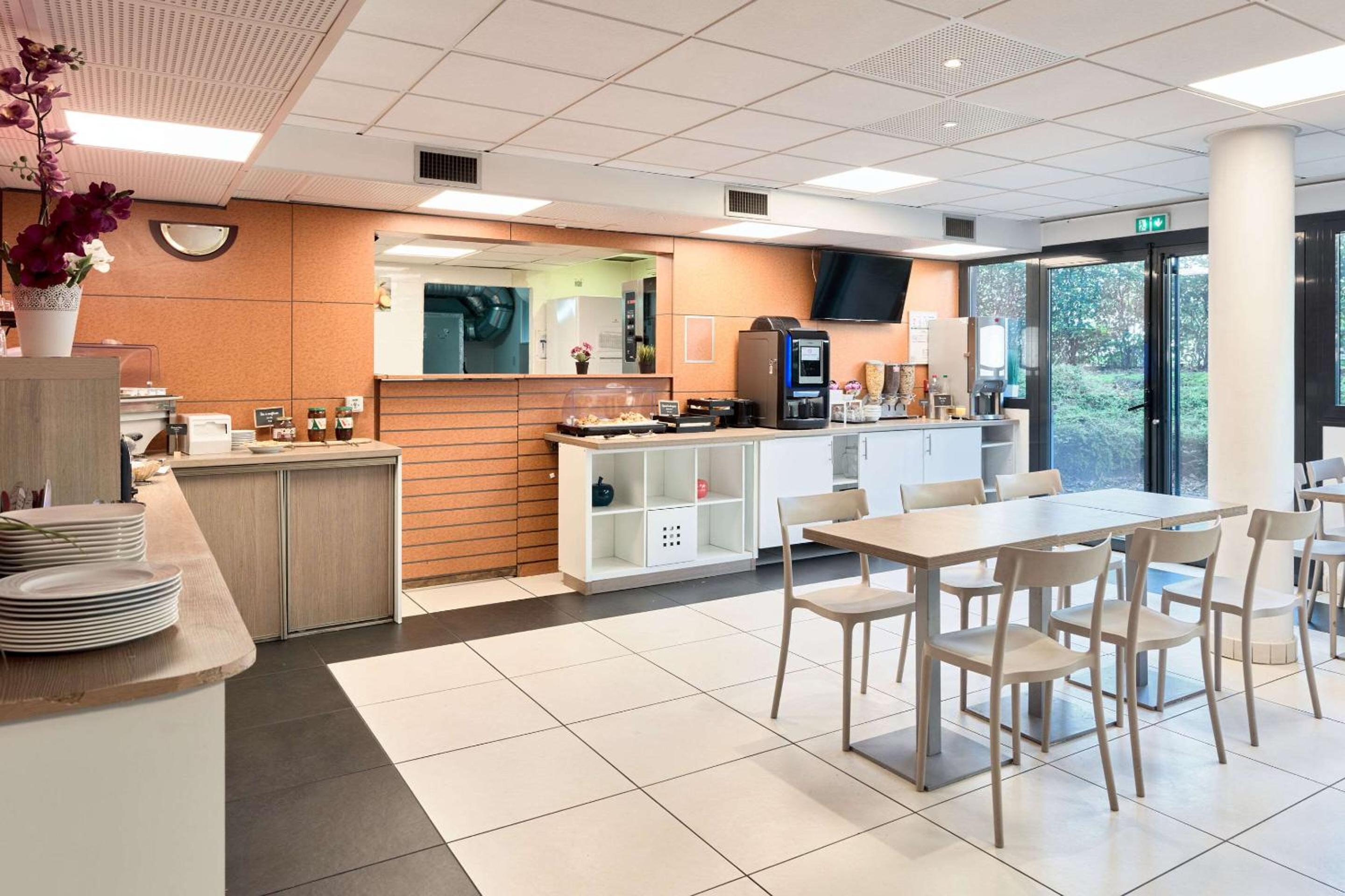 Comfort Aparthotel Versailles, St Cyr l'Ecole, photo 42