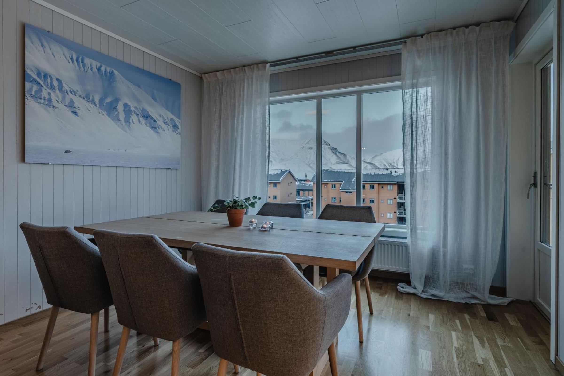 Longyearbyen Apartment view 4