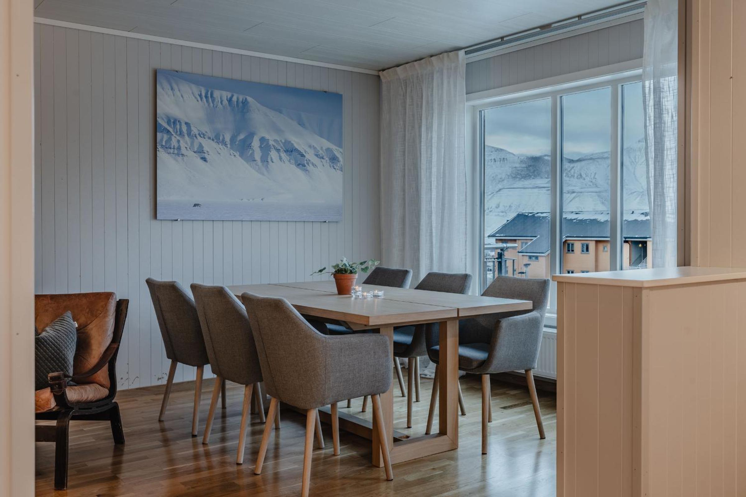 Longyearbyen Apartment view 5