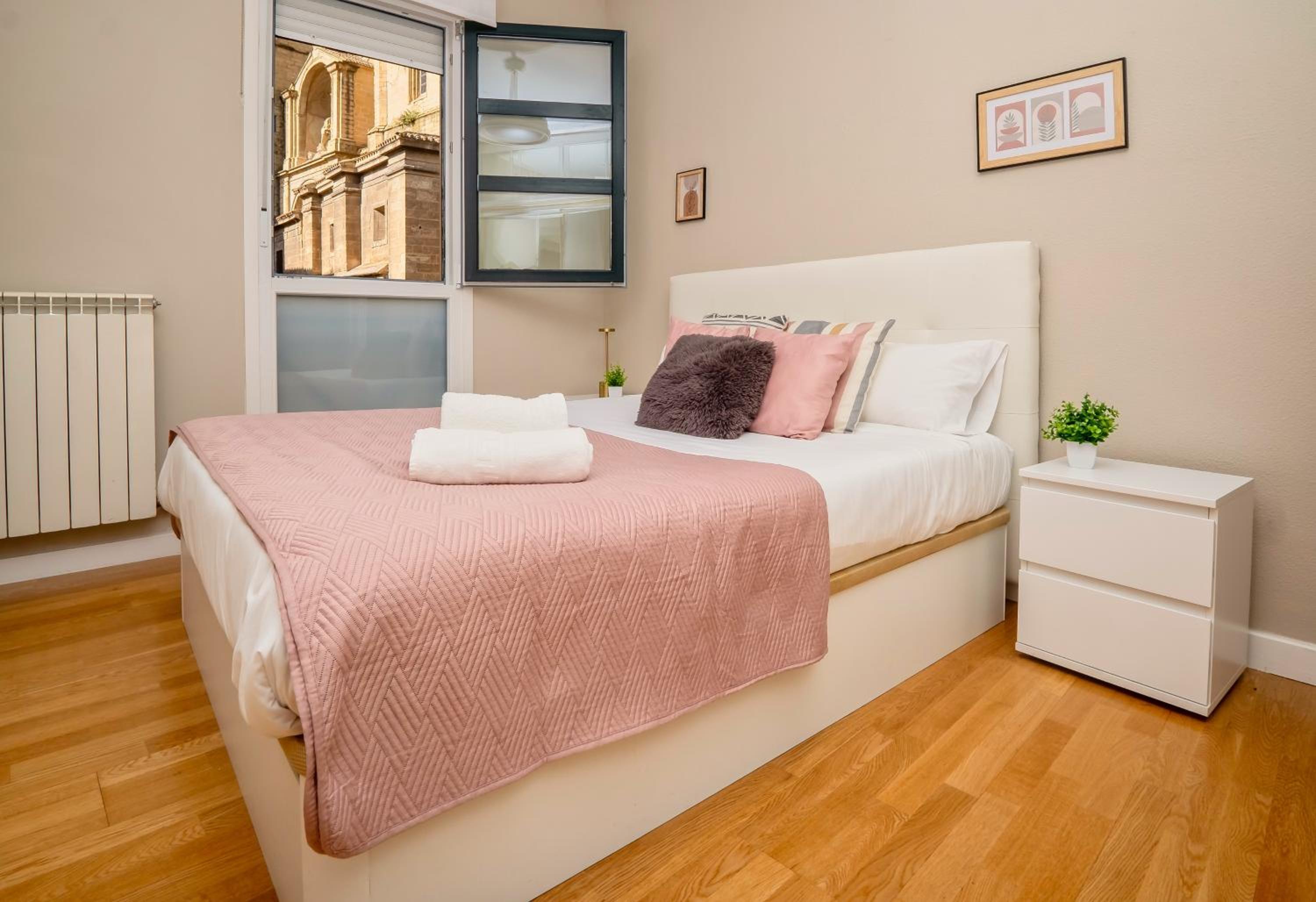 Santiago Tower Aire Ac casco antiguo By Apartamentos Logrono