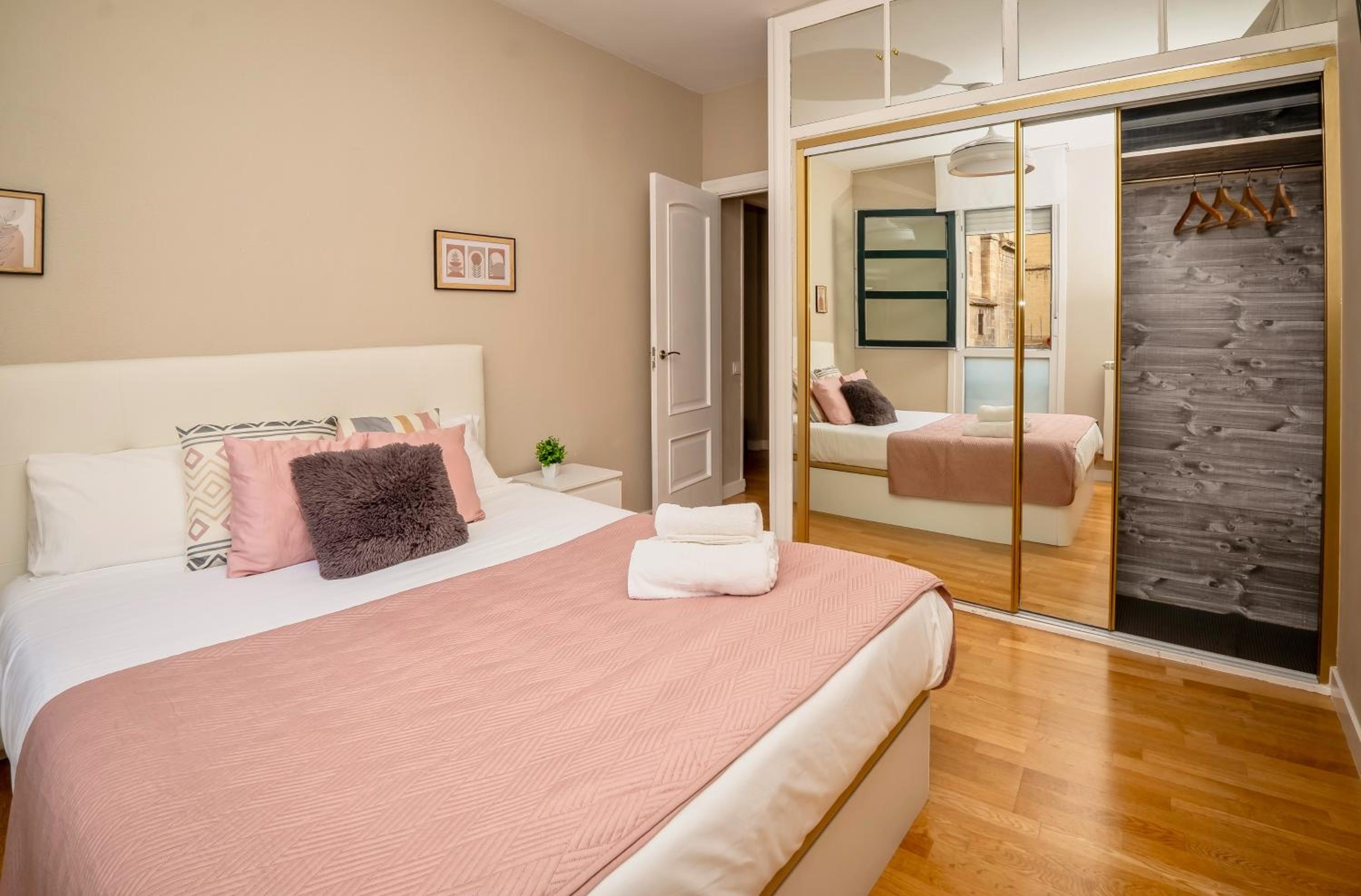 Santiago Tower Aire Ac casco antiguo By Apartamentos Logrono