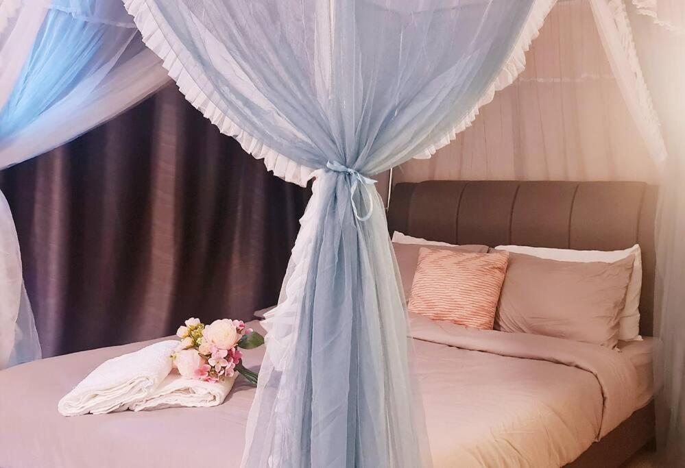 New! Romantic Cozy Suite w Bathtub near Midvalley