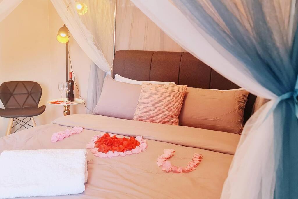 New! Romantic Cozy Suite w Bathtub near Midvalley