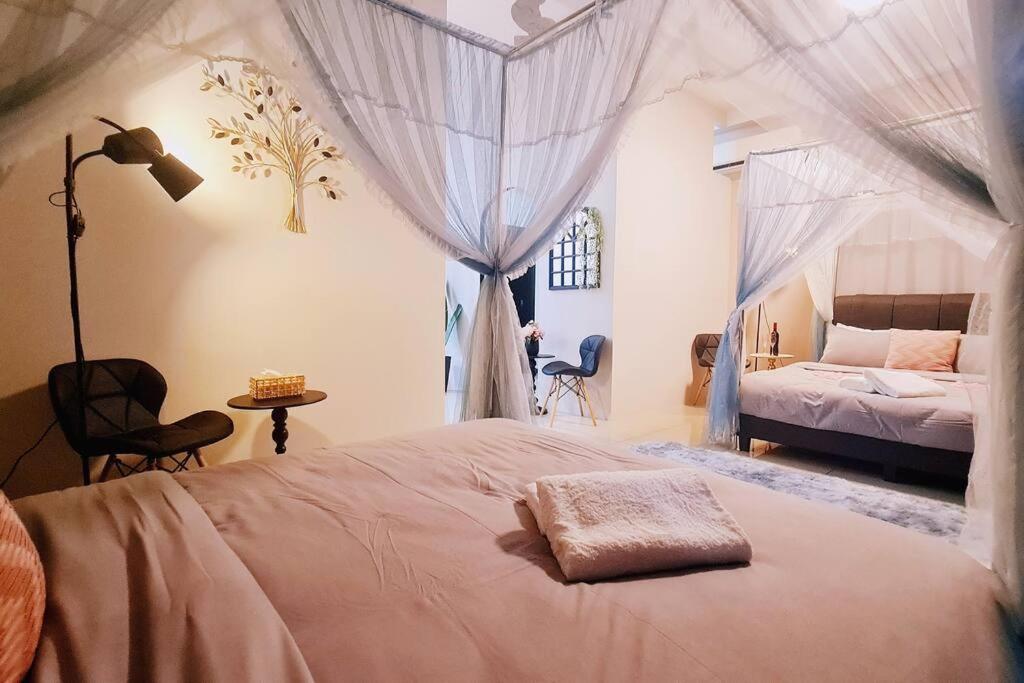 New! Romantic Cozy Suite w Bathtub near Midvalley