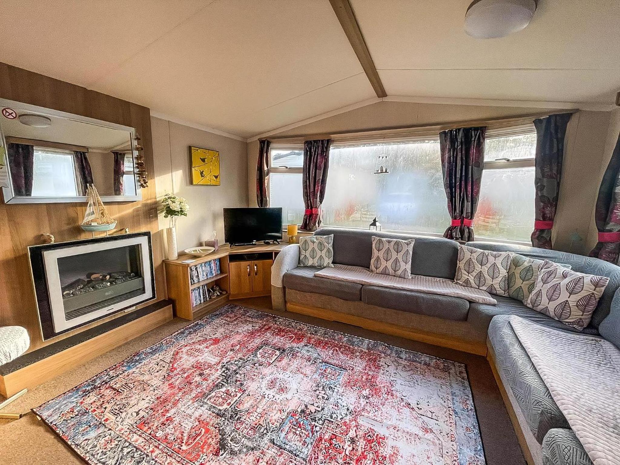 Superb 8 Berth Caravan At Caldecott Hall Country Park, Norfolk Ref 91055C view 3