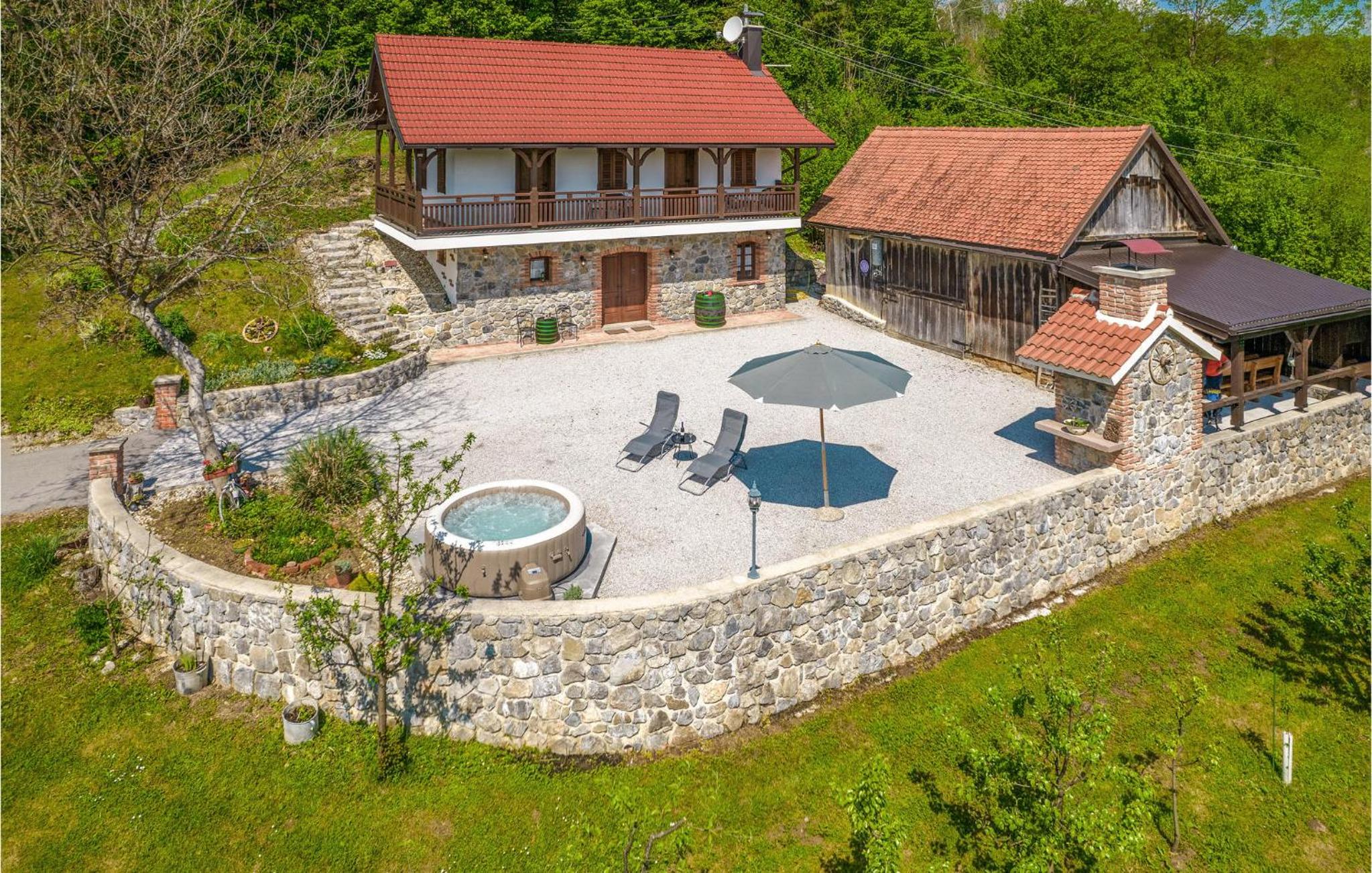 2 Bedroom Lovely Home In Ozalj