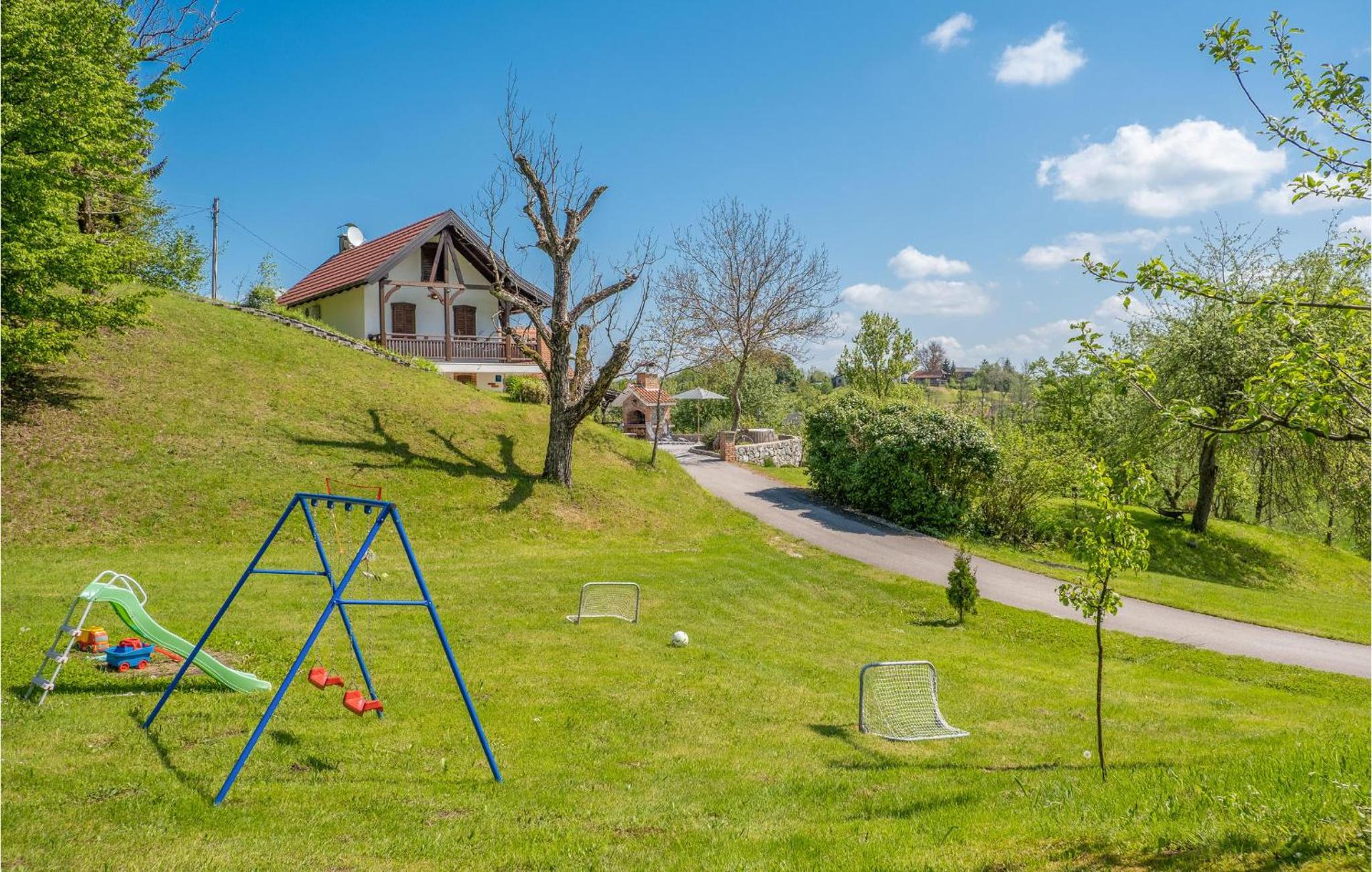 2 Bedroom Lovely Home In Ozalj