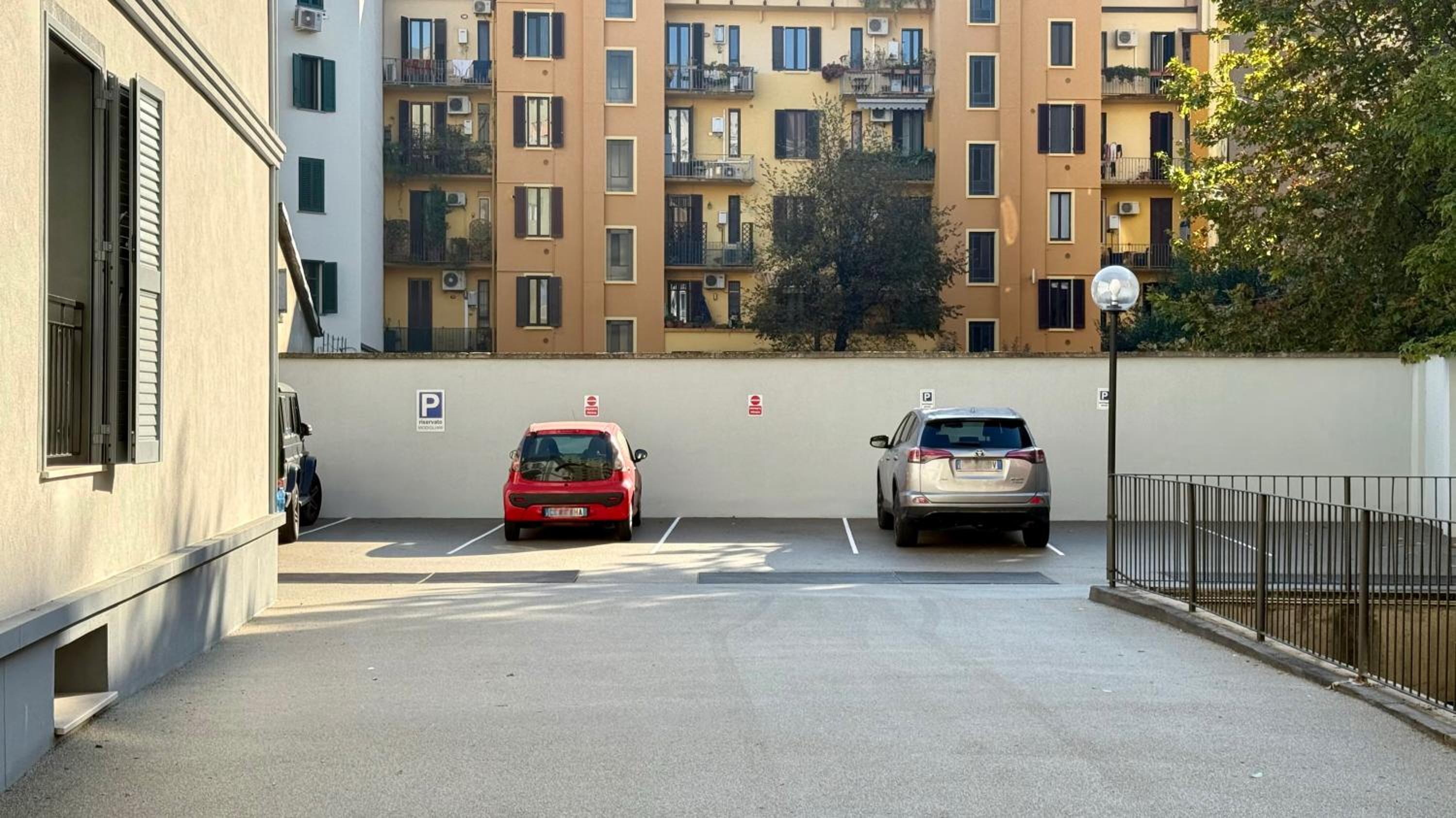 Teodorico Apartments - Quiet Garden View Apartment with Parking