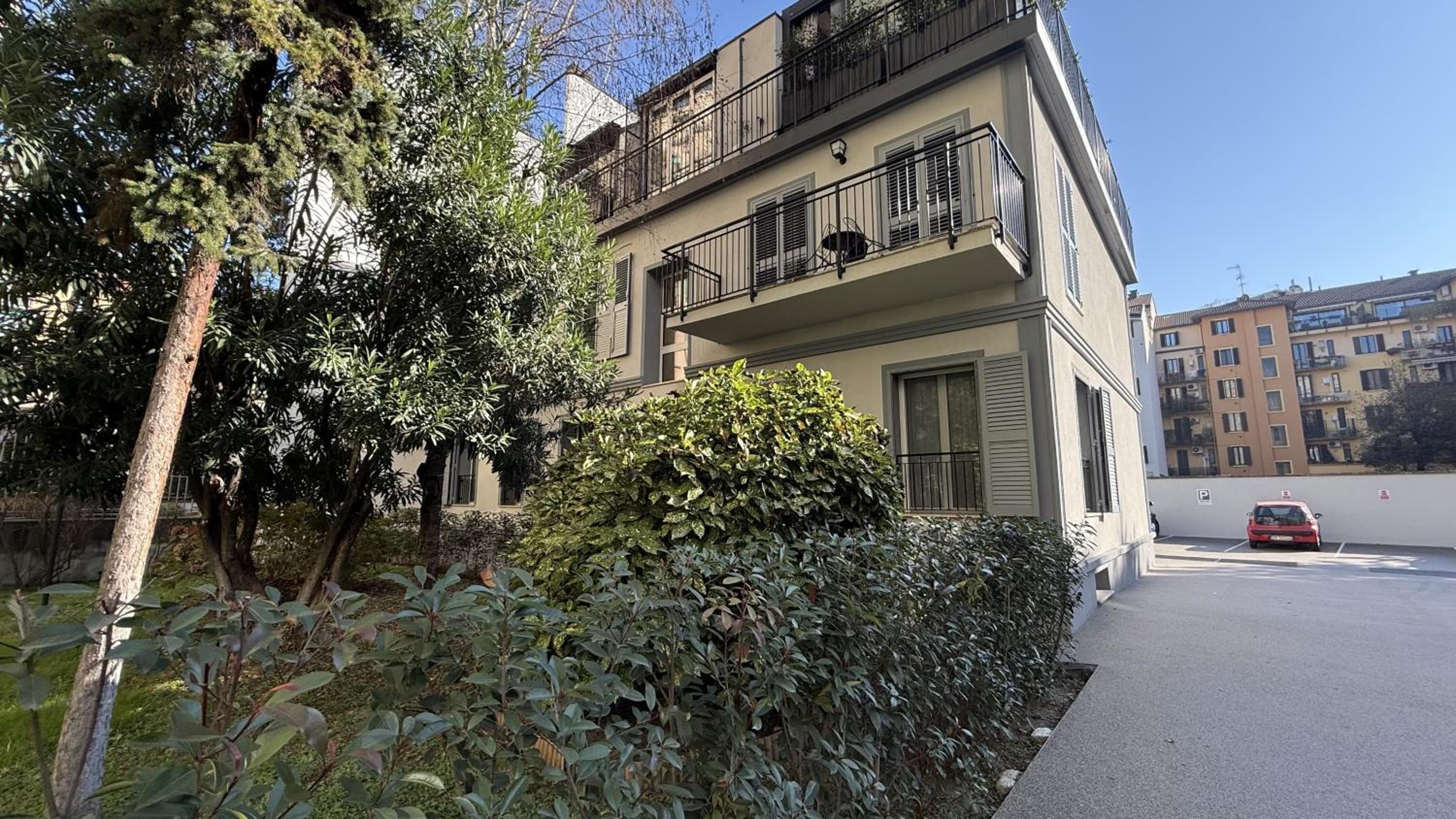 Teodorico Apartments - Quiet Garden View Apartment with Parking