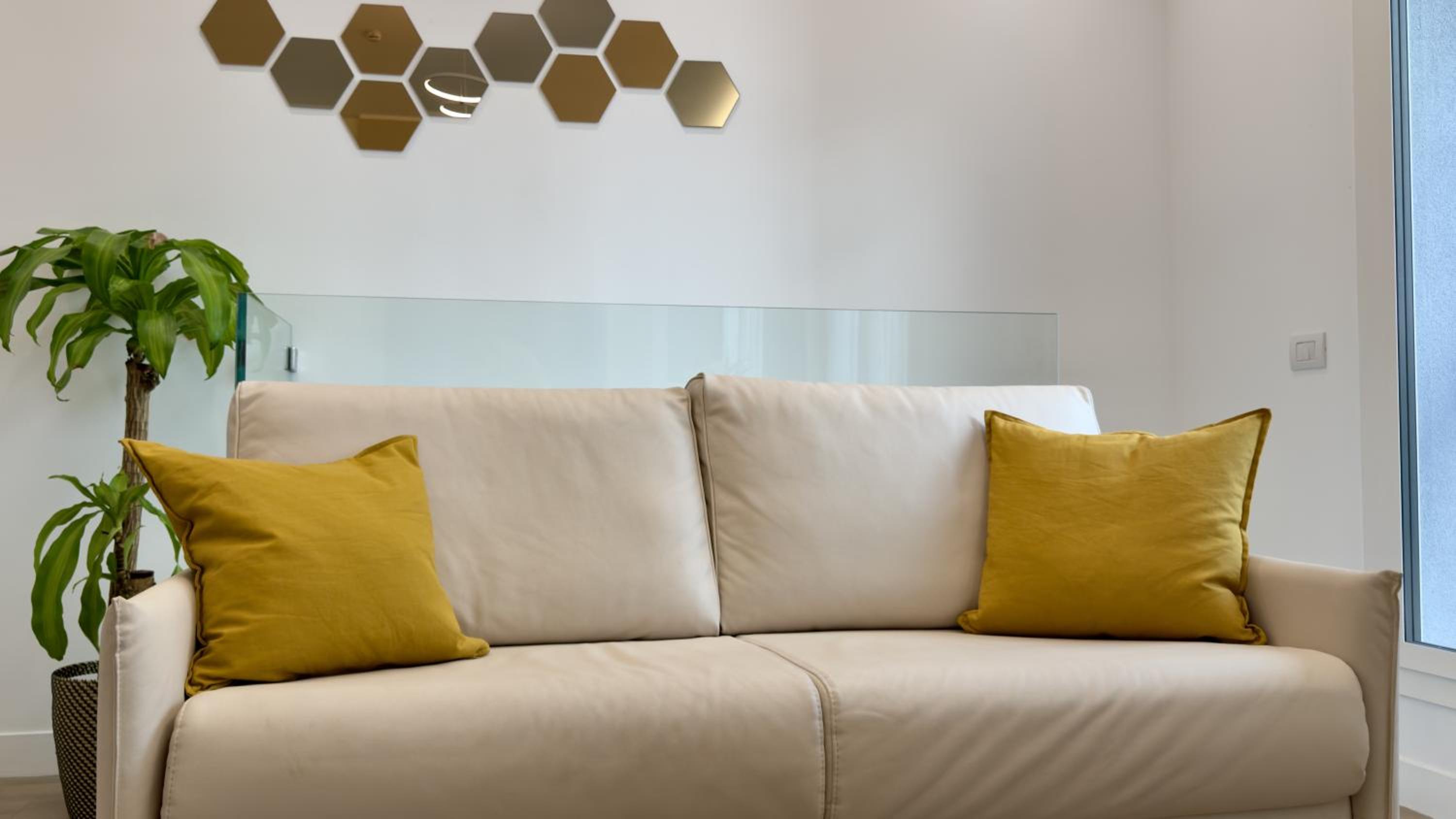 Teodorico Apartments - Quiet Garden View Apartment with Parking