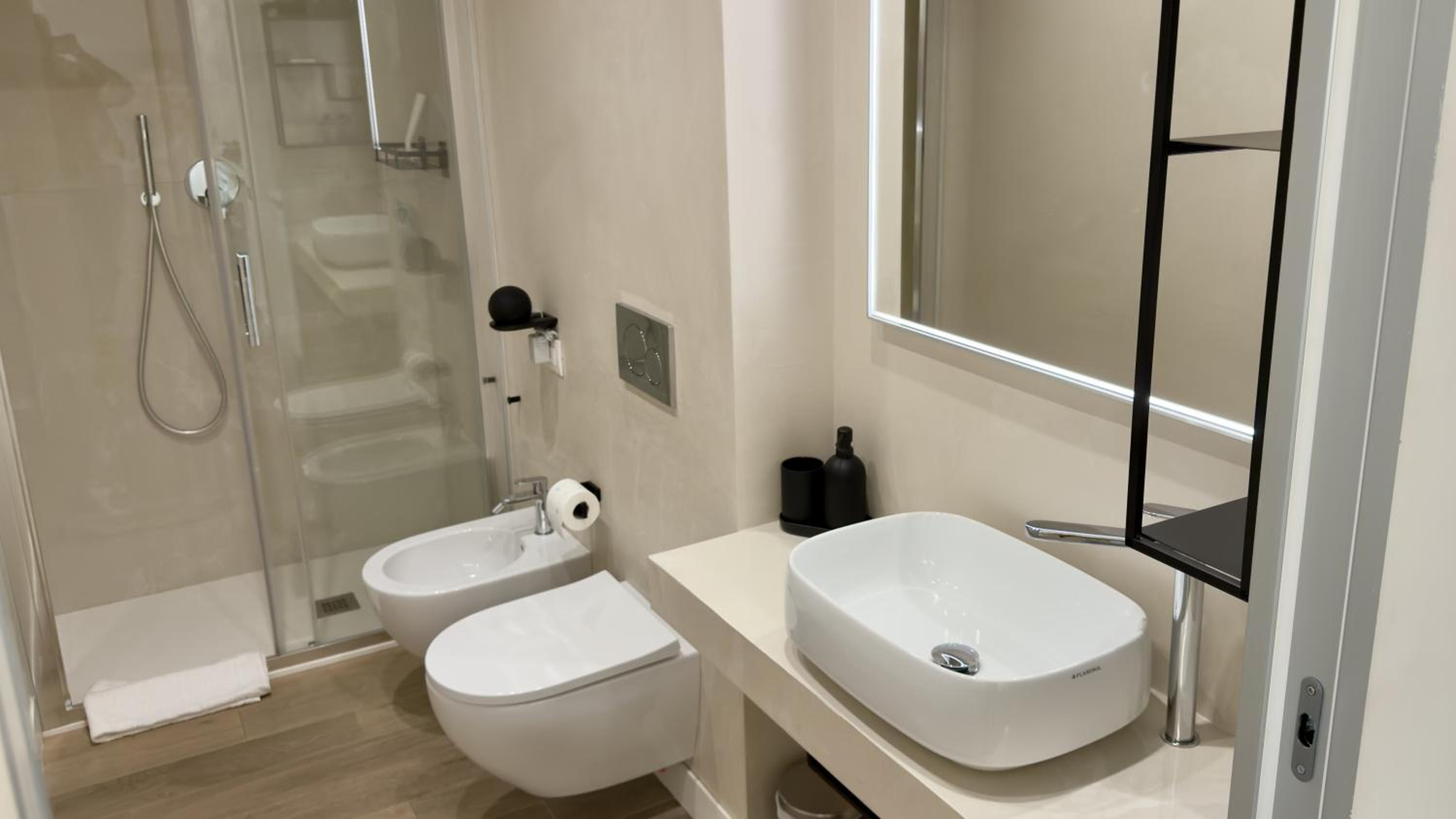Teodorico Apartments - Quiet Garden View Apartment with Parking