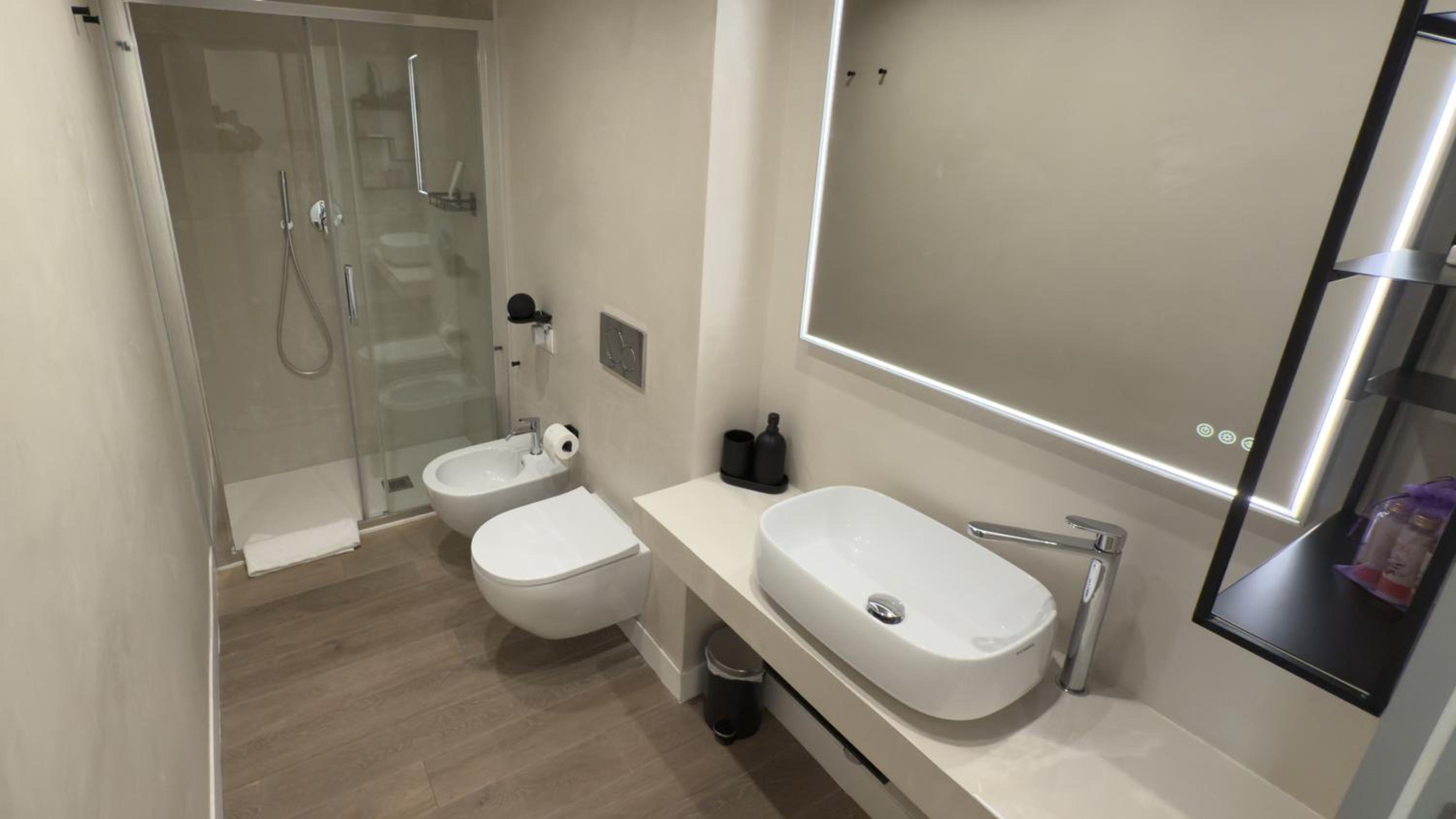 Teodorico Apartments - Quiet Garden View Apartment with Parking