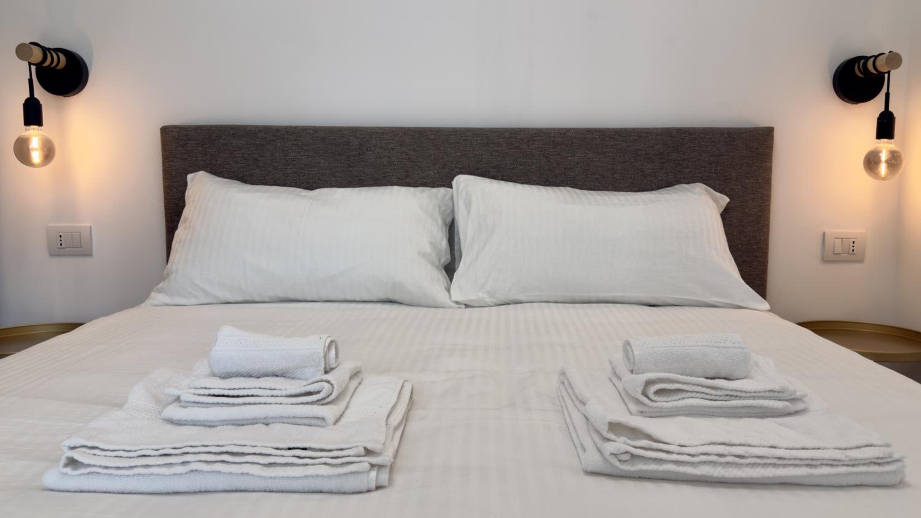 Teodorico Apartments - Quiet Garden View Apartment with Parking